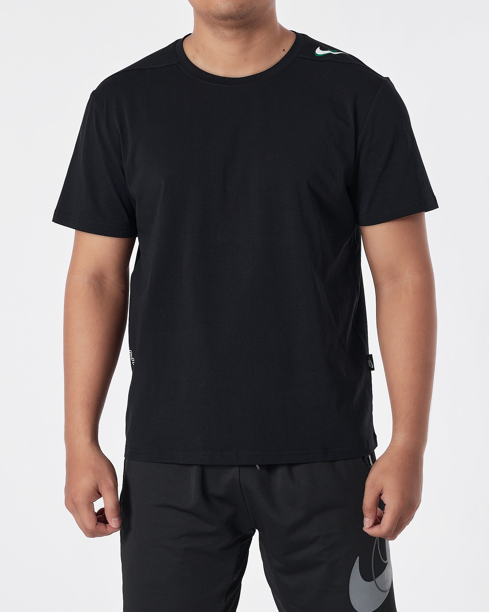 NIK Swooh Shoulder Printed Men Black T-Shirt 13.50