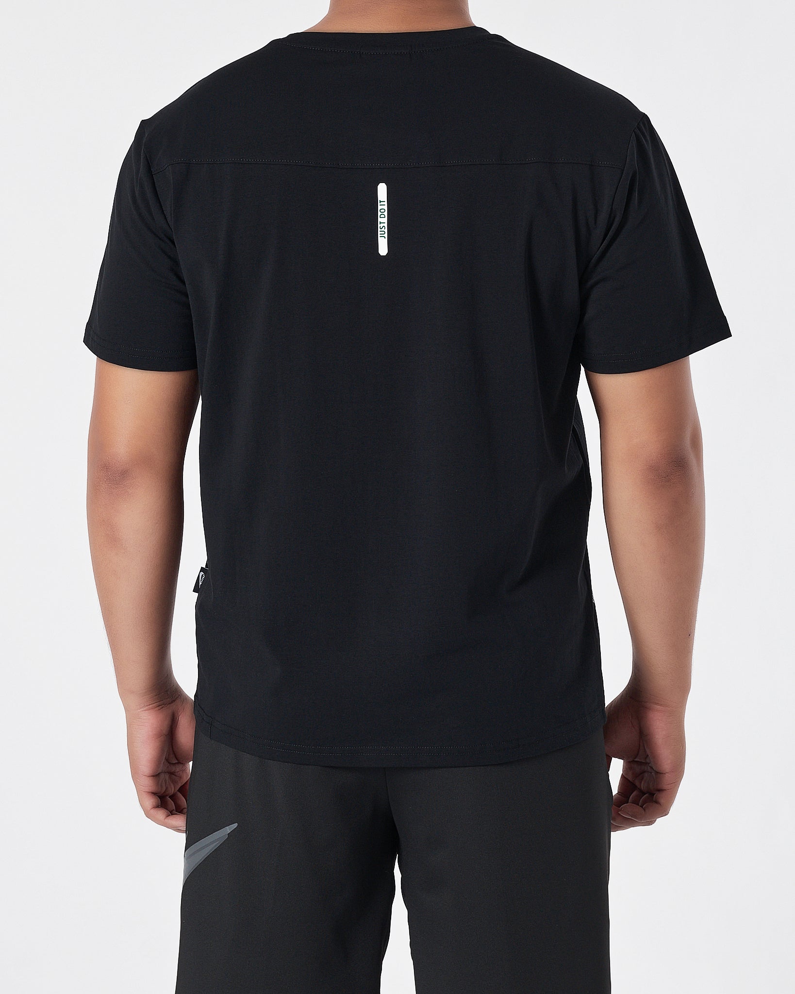 NIK Swooh Shoulder Printed Men Black T-Shirt 13.50