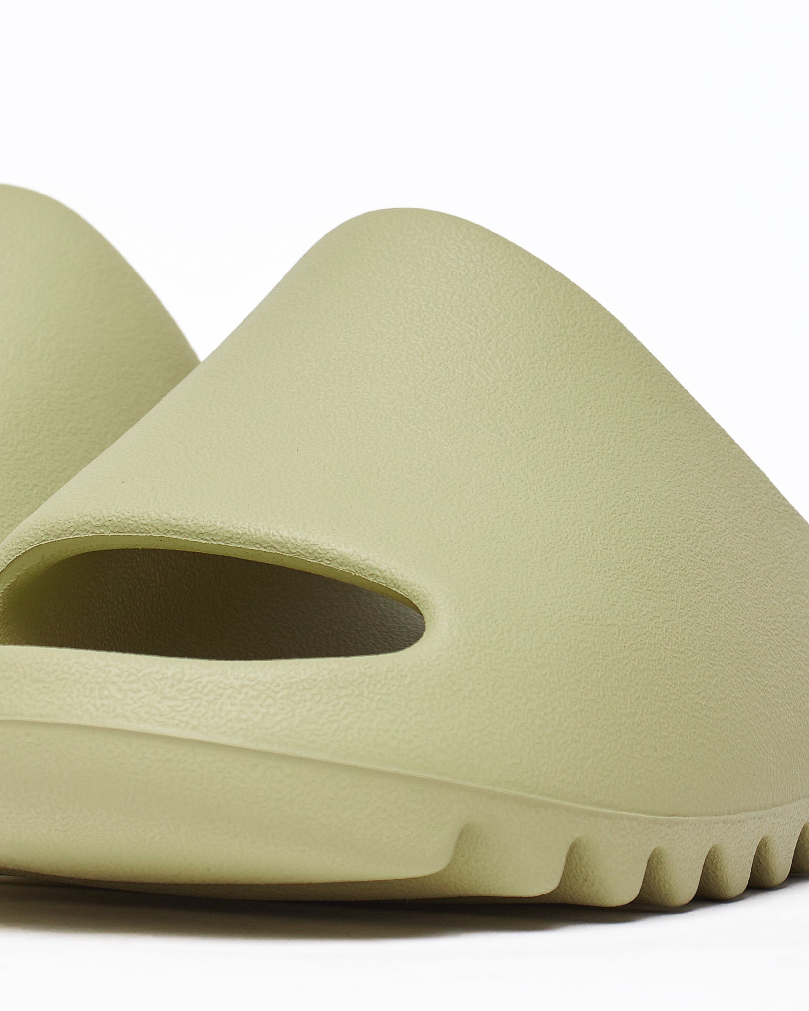 MOI OUTFIT-ADI Yeezy Lady Light Green Slide 38.90