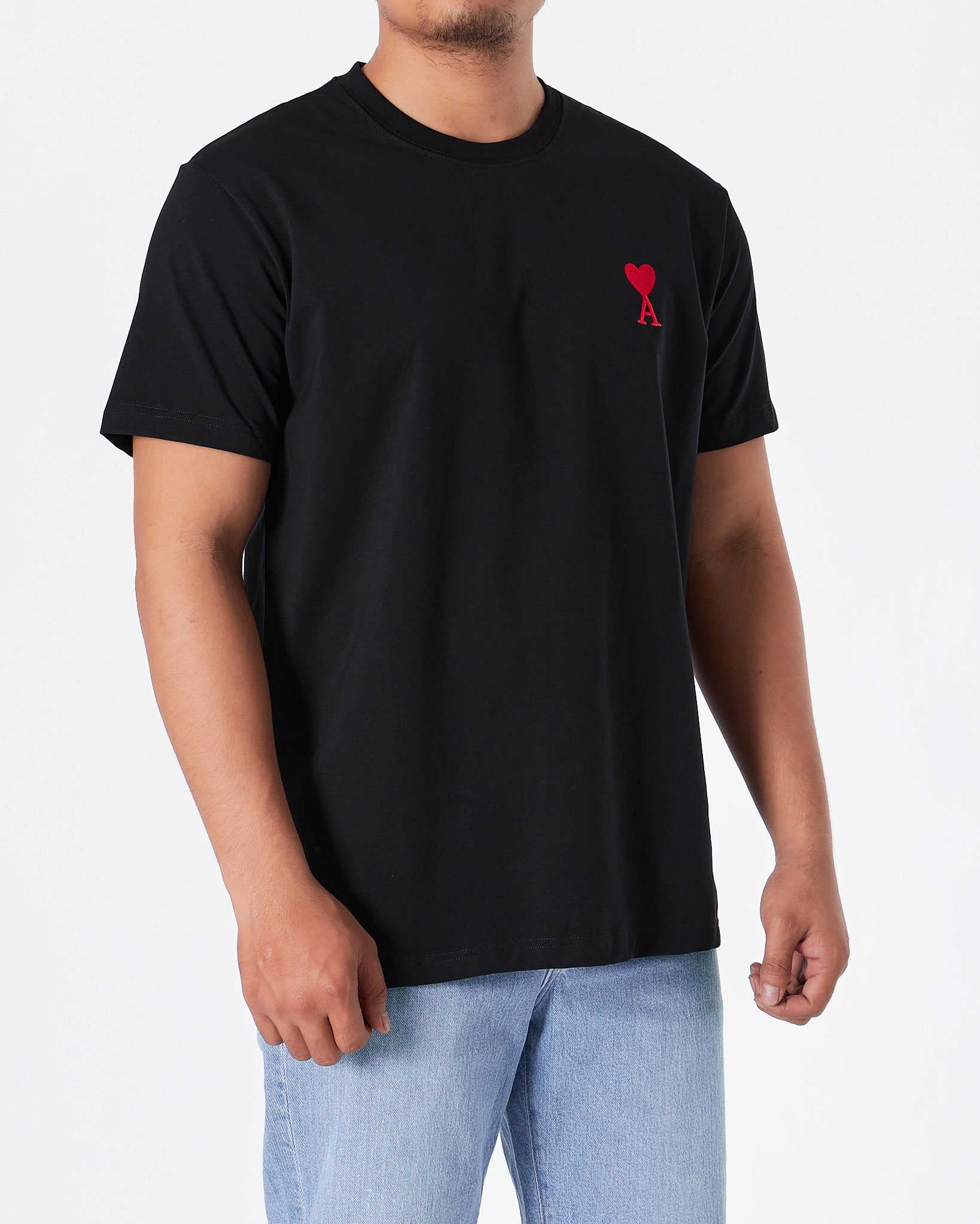 MOI OUTFIT-AMI Heart Embroidered Men Black T-Shirt 15.50