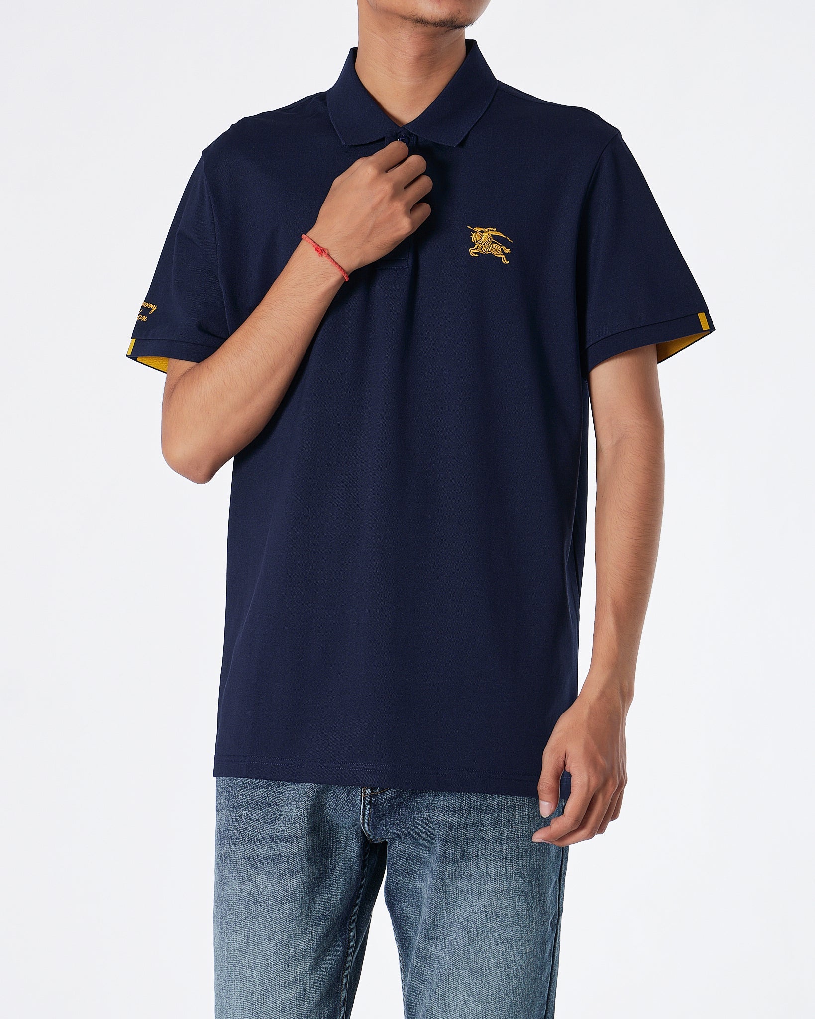 MOI OUTFIT-BUR Embroidered Men Polo Shirt 55.90