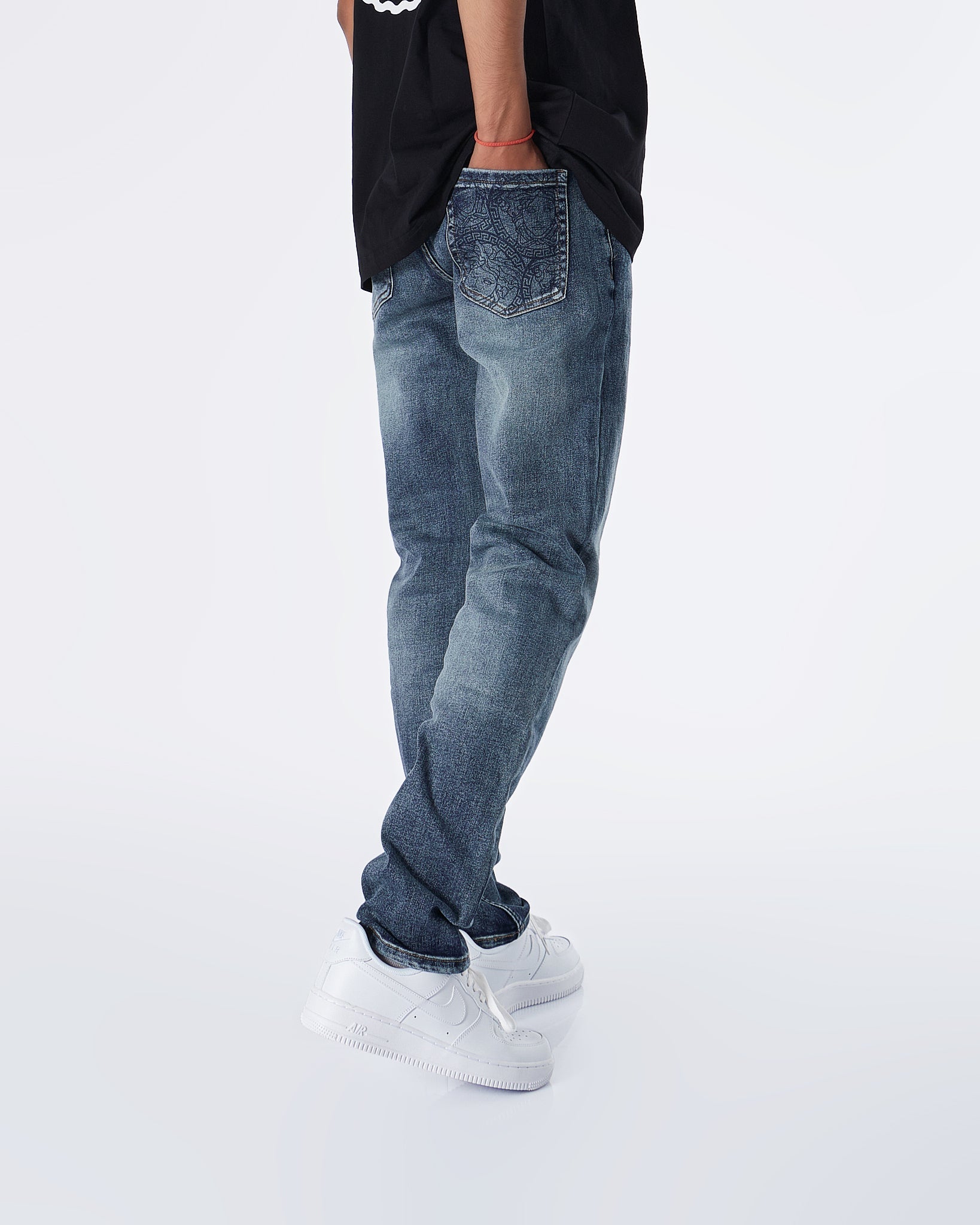 MOI OUTFIT-CD Logo Embroidered Men Jeans 69.90