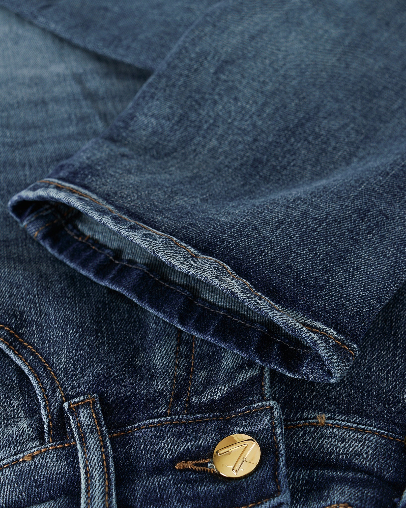MOI OUTFIT-CD Logo Embroidered Men Jeans 69.90