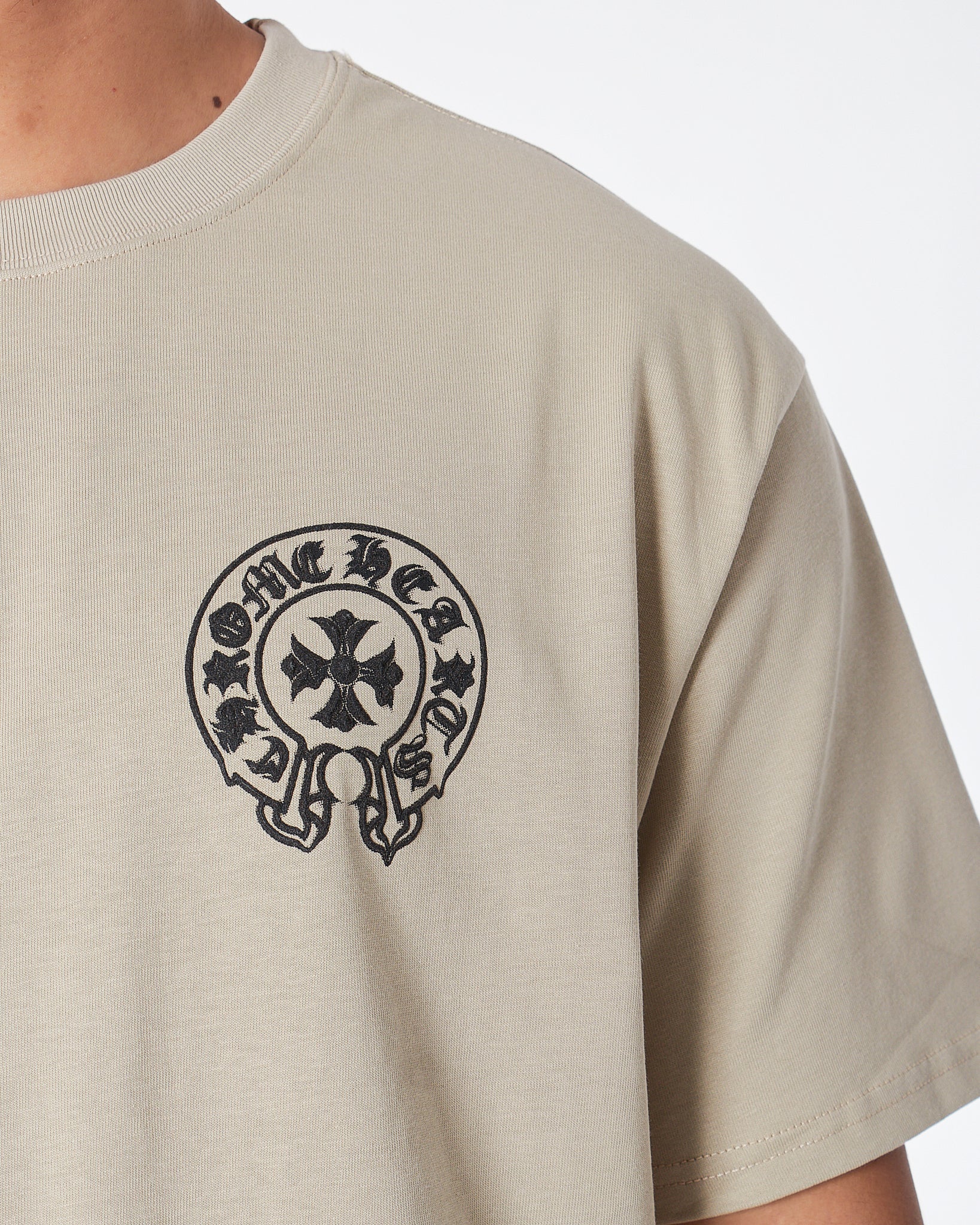 MOI OUTFIT-CH Ink Splash Men Cream T-Shirt 24.90