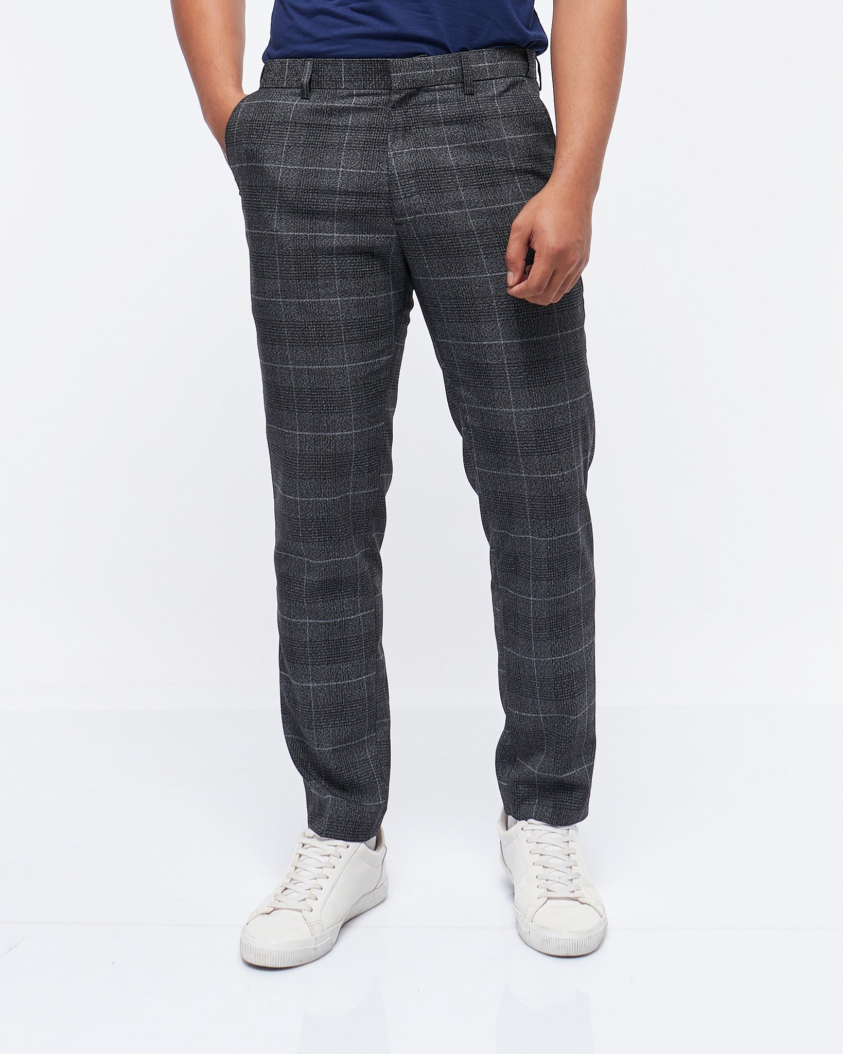 MOI OUTFIT-Checked Casual Men Slim Fit Pants 25.90
