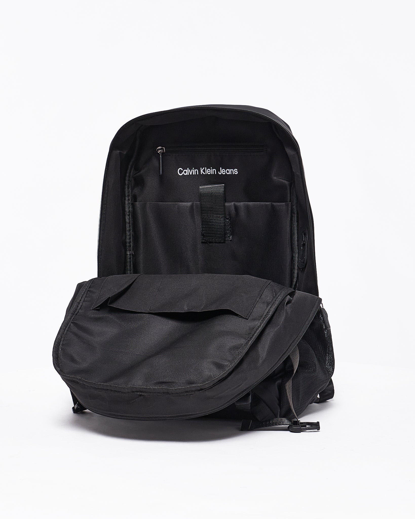 MOI OUTFIT-CK Logo Vertical Men Backpack 39.90