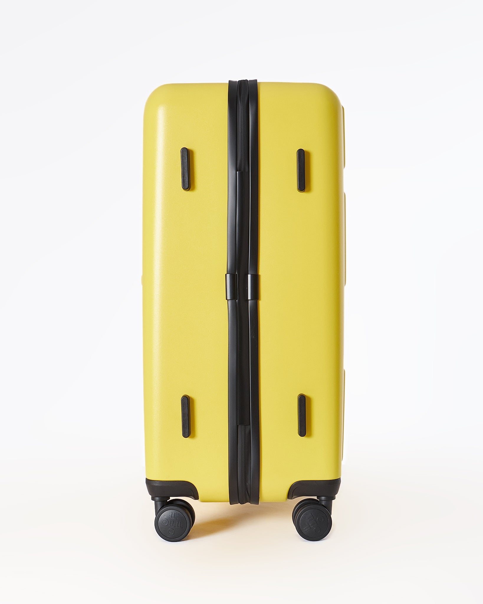 MOI OUTFIT-Cross Arrow Logo Check-In M Luggage 229.90