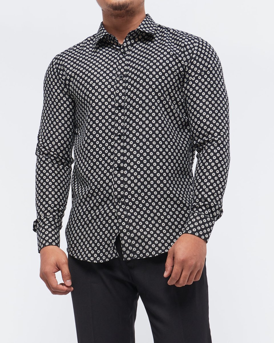 MOI OUTFIT-Dots Over Printed Men Long Sleeve Shirt 22.90