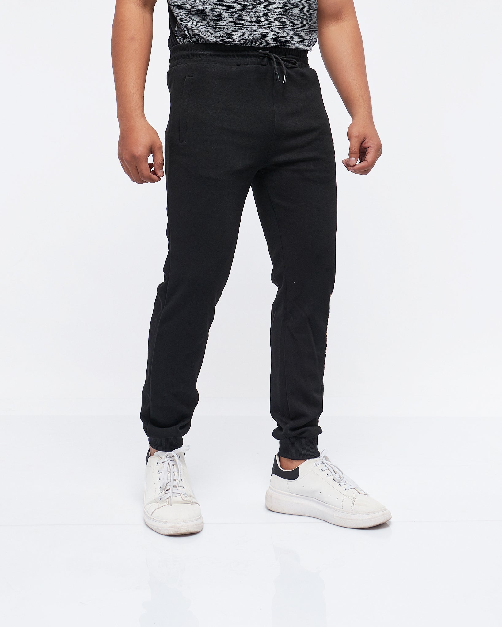 MOI OUTFIT-EA7 Gold Logo Men Joggers 19.90