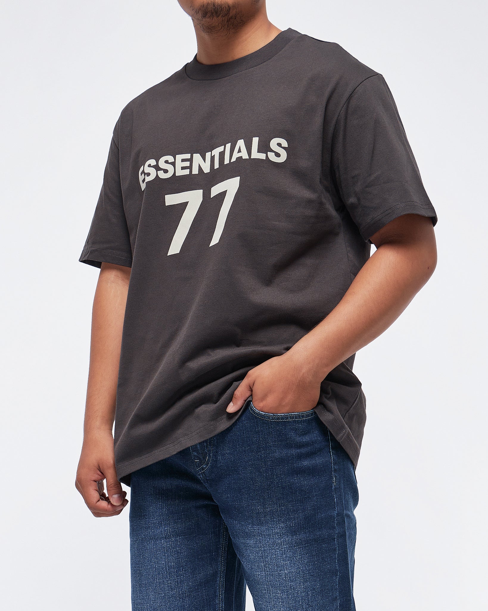 MOI OUTFIT-Essentials 77 Men T-Shirt 16.90
