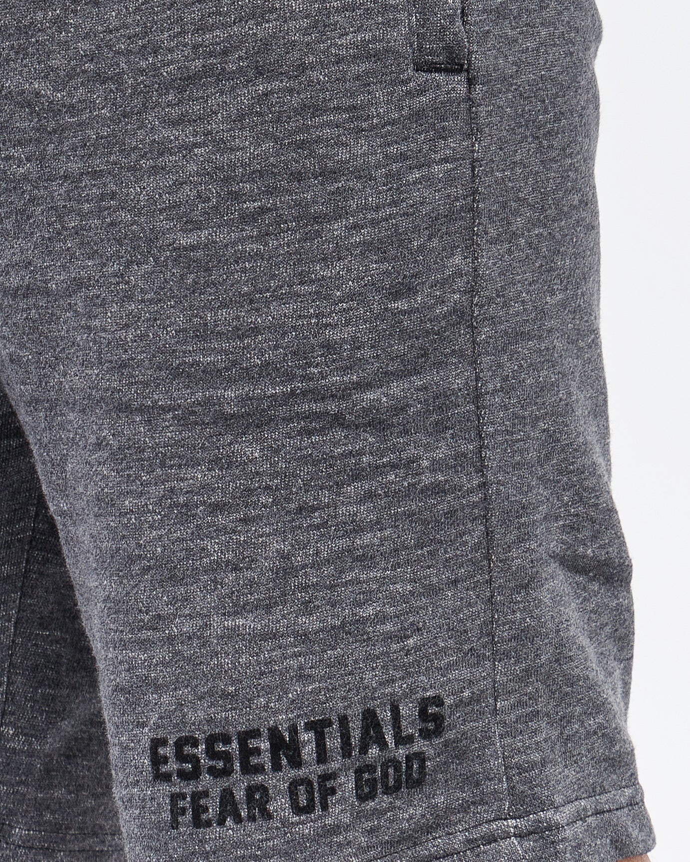 MOI OUTFIT-Essentials Men Short 15.90