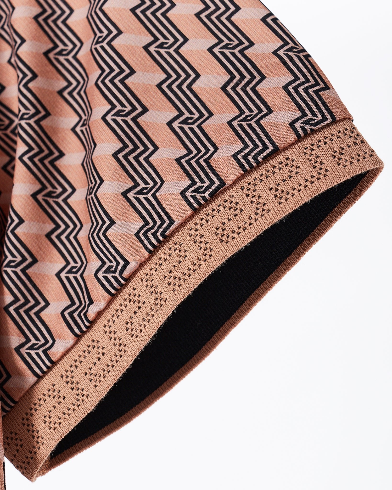 MOI OUTFIT-FEN Monogram Men Brown Polo Shirt 74.90