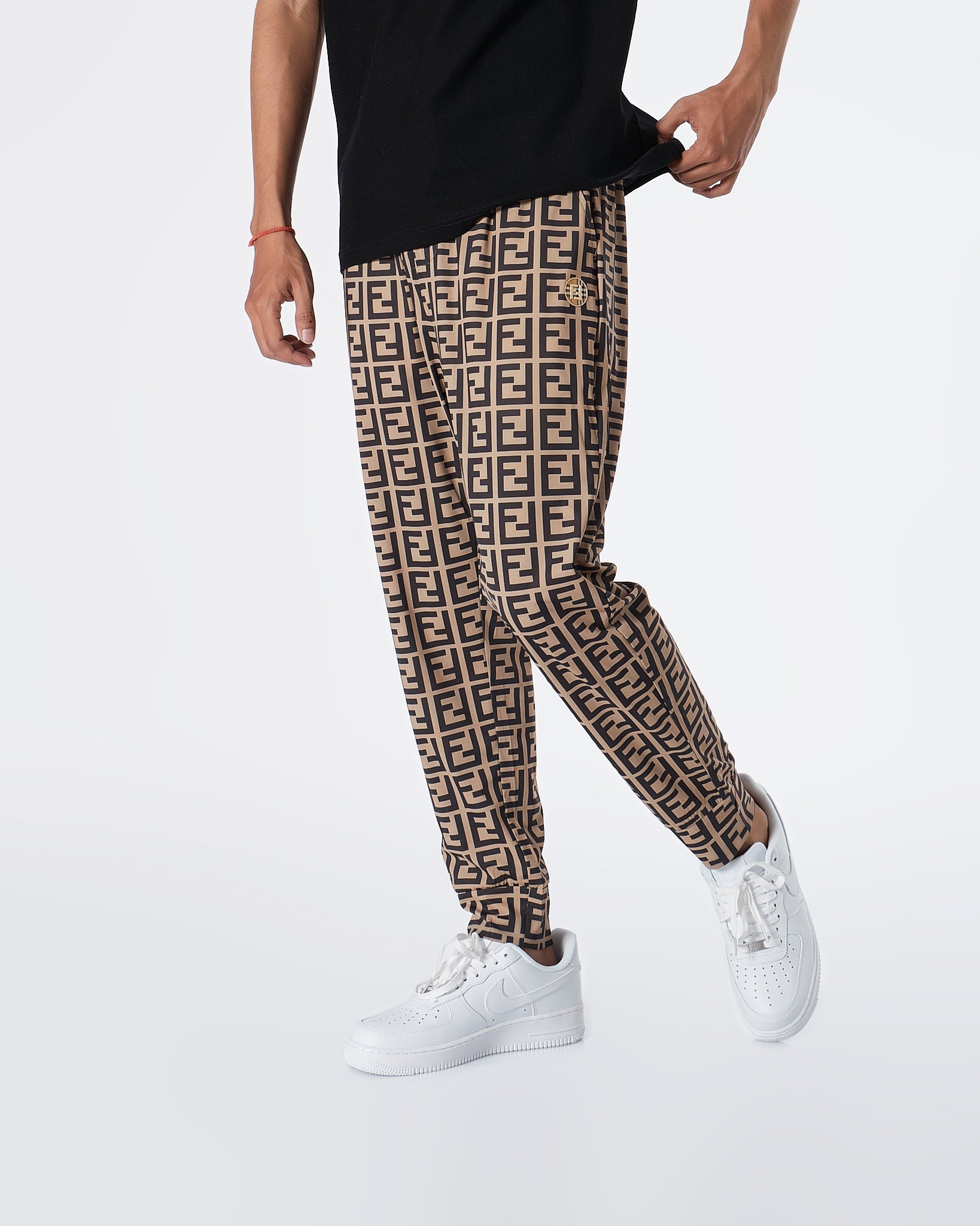 MOI OUTFIT-FF Monogram Men Joggers 68.90
