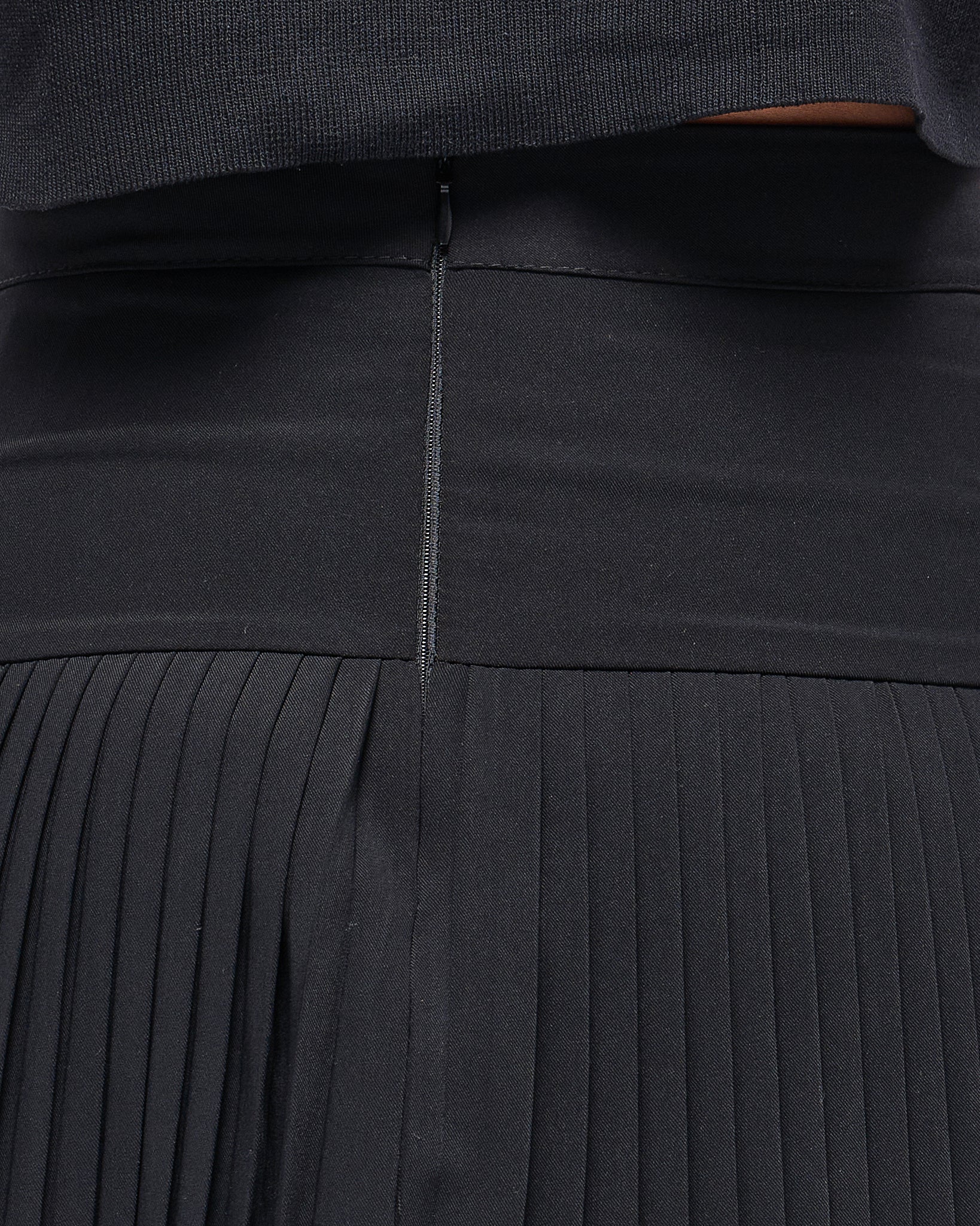 MOI OUTFIT-Front Button Pleated Mini Lady Skirts 19.90