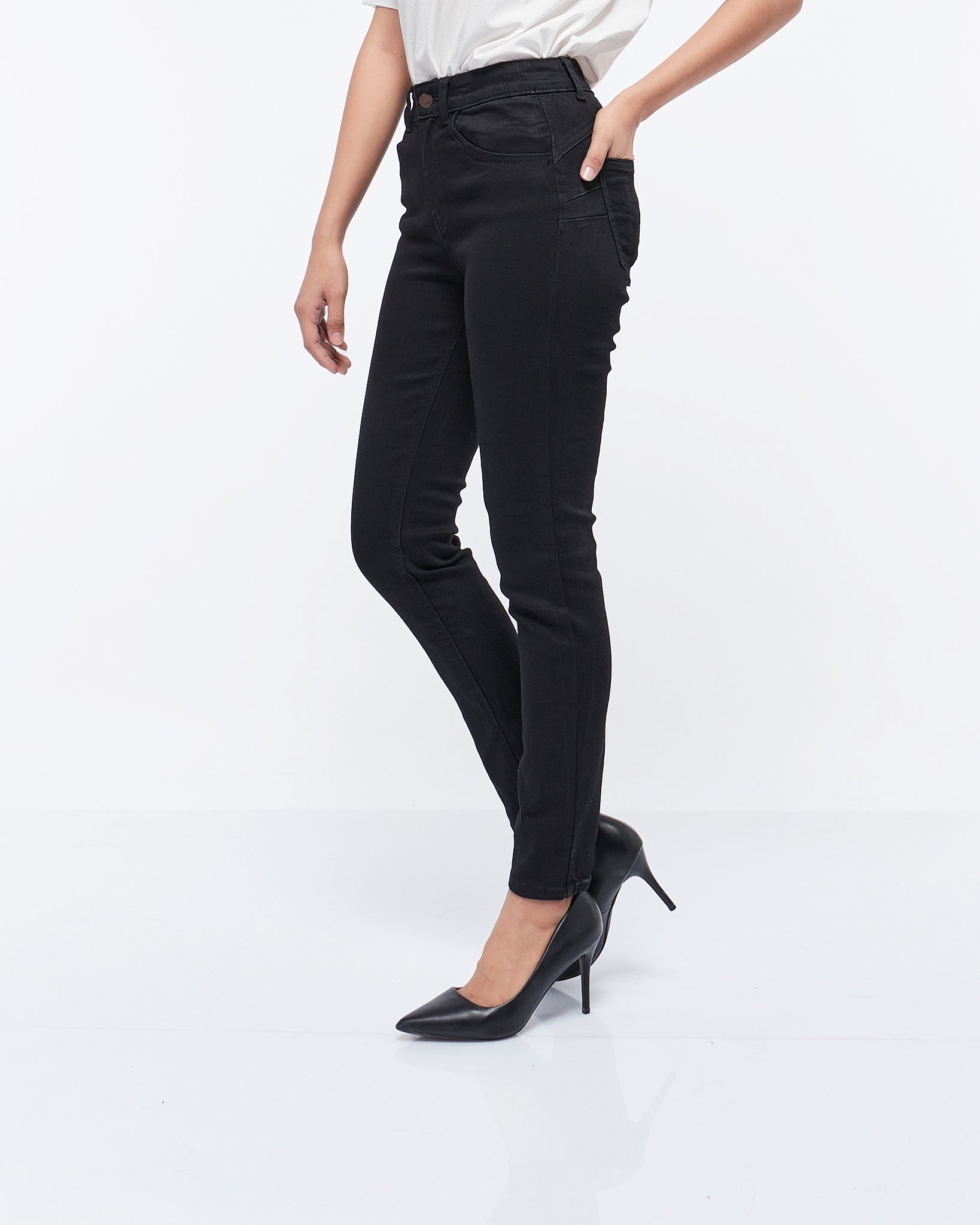 MOI OUTFIT-High Waist Slim Fit Lady Jeans 17.90