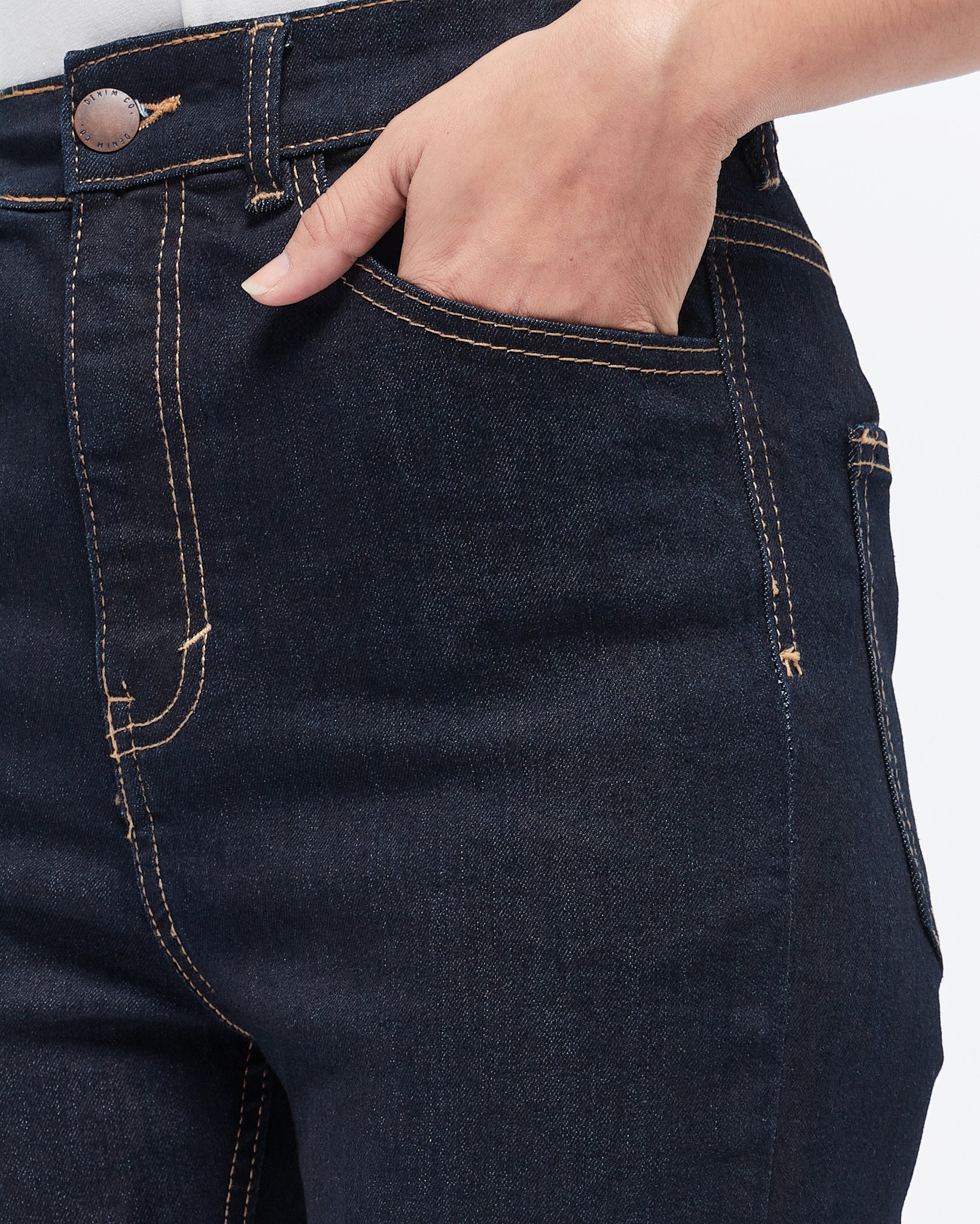 MOI OUTFIT-High Waist Slim Fit Lady Jeans 17.90
