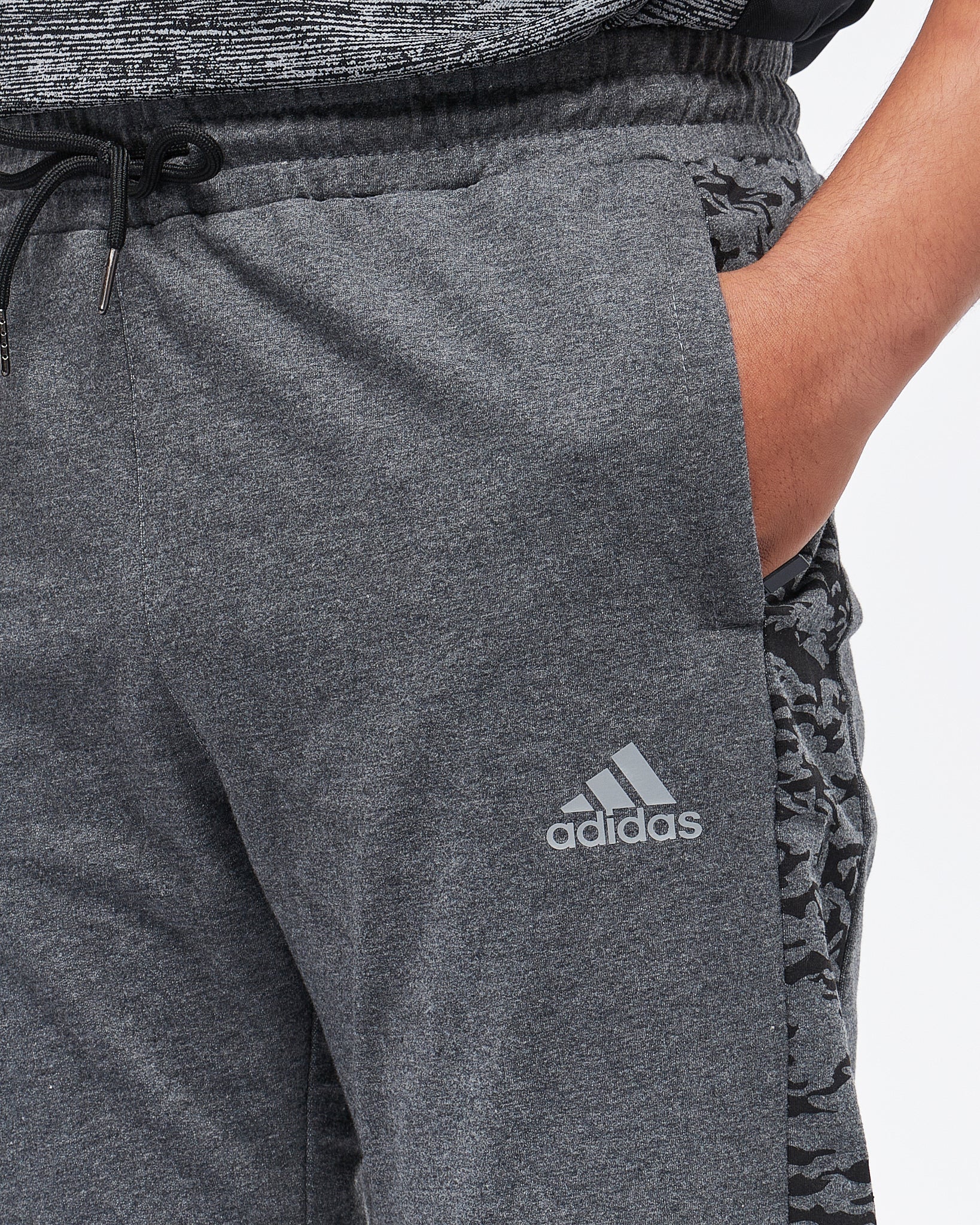 MOI OUTFIT-Leopard Side Striped Men Joggers 18.90