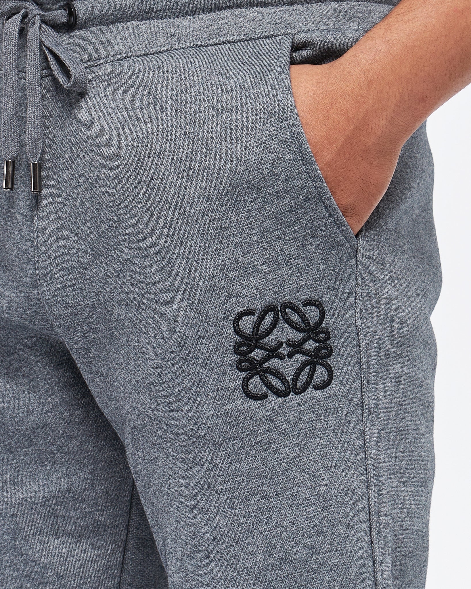 MOI OUTFIT-Loewe Logo Embroidered Men Jogger 38.90
