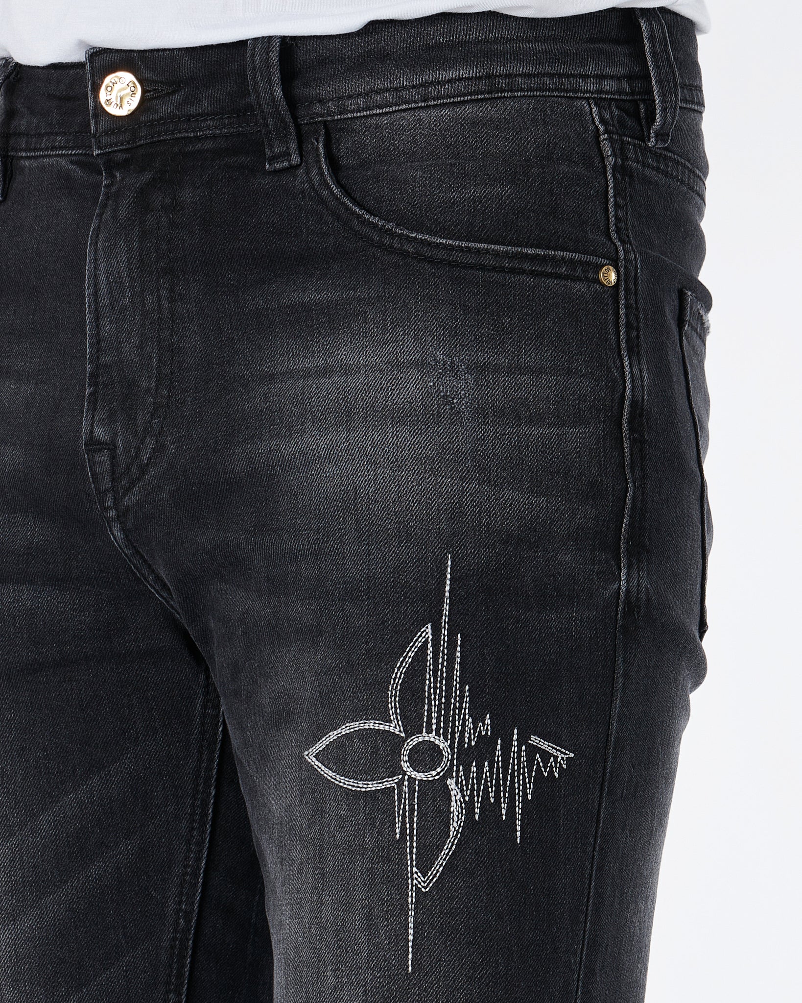 MOI OUTFIT-LV Logo Embroidered Men Jeans 68.90
