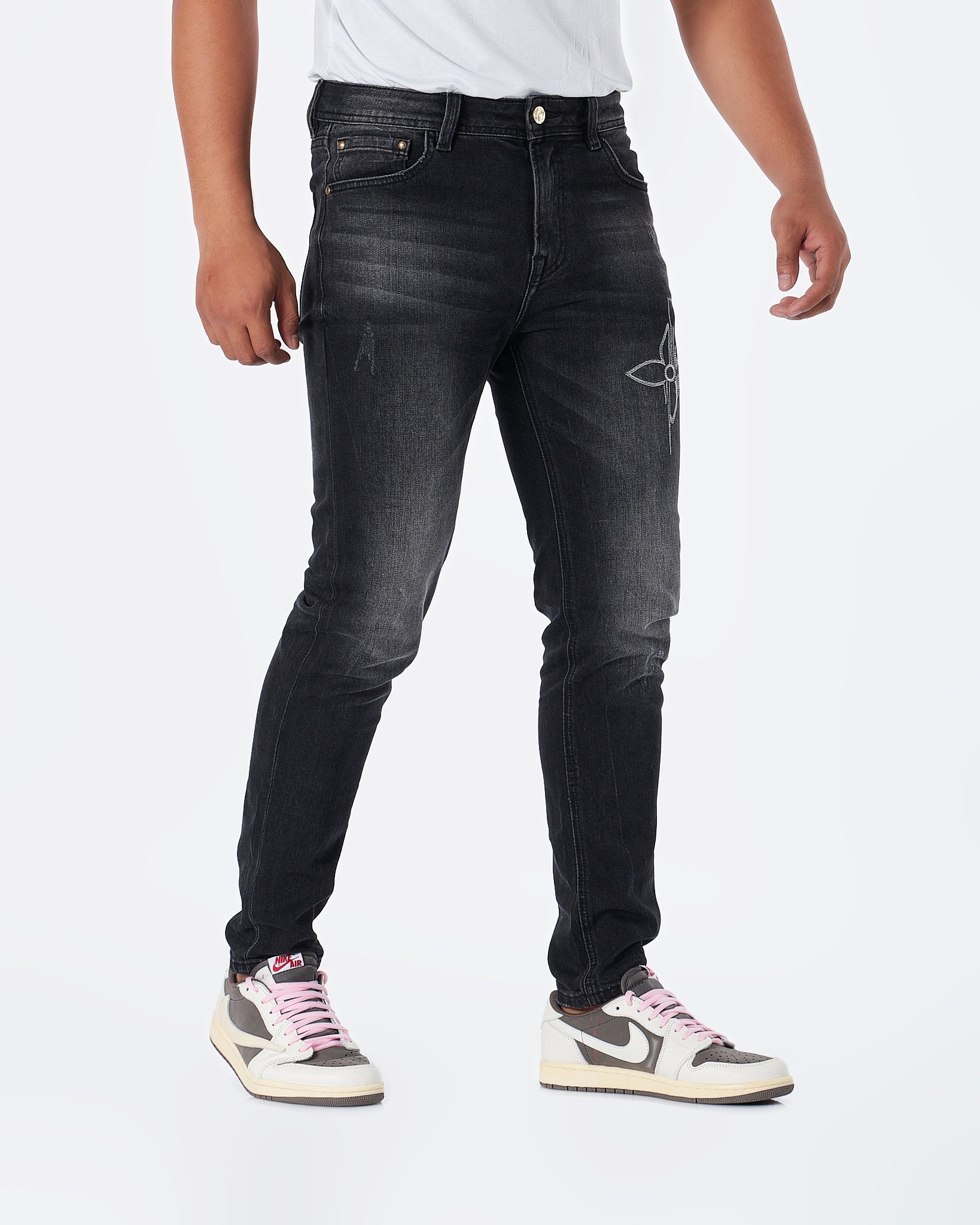 MOI OUTFIT-LV Logo Embroidered Men Jeans 68.90
