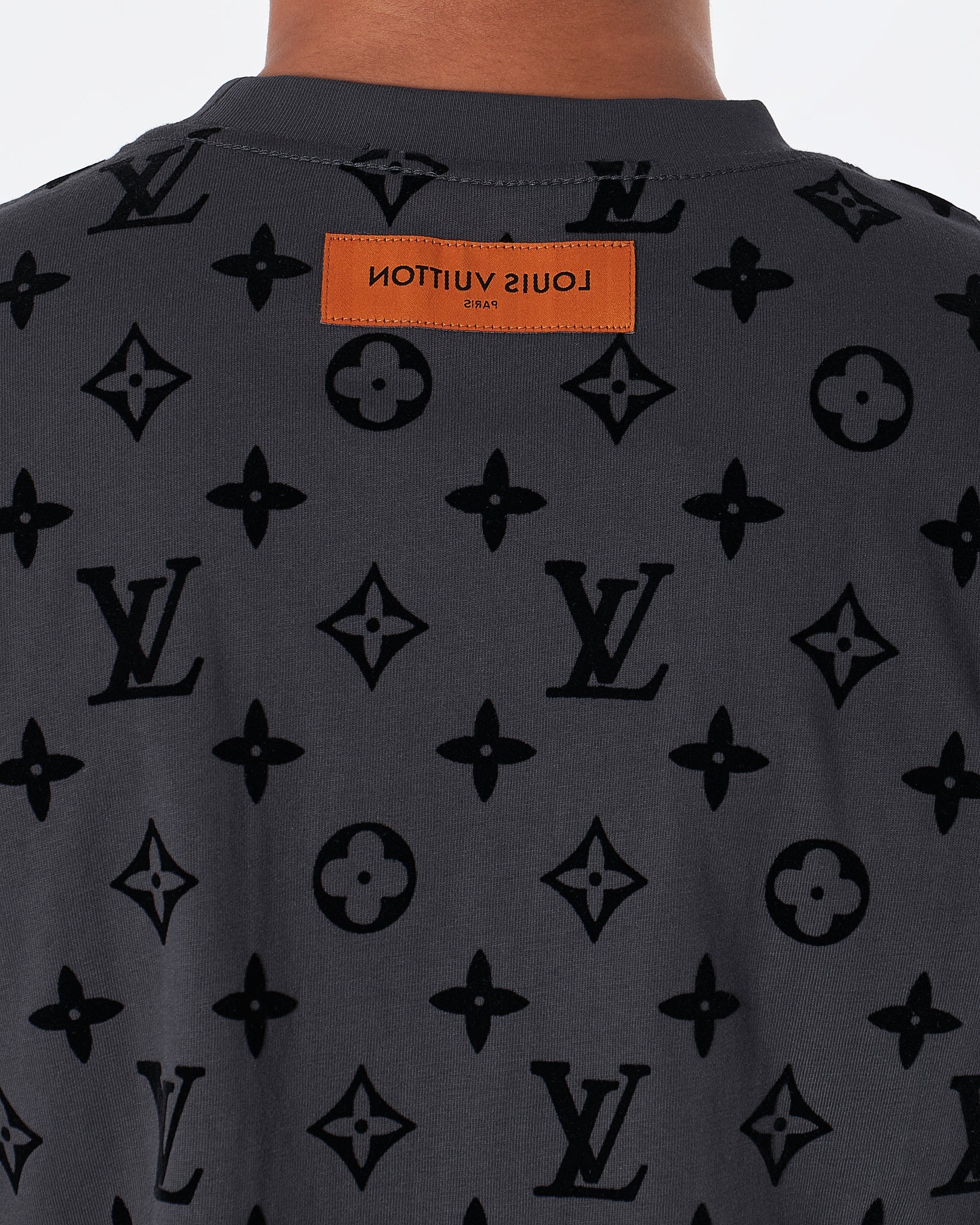 MOI OUTFIT-LV Monogram Velvet Over Printed Men T-Shirt 54.90