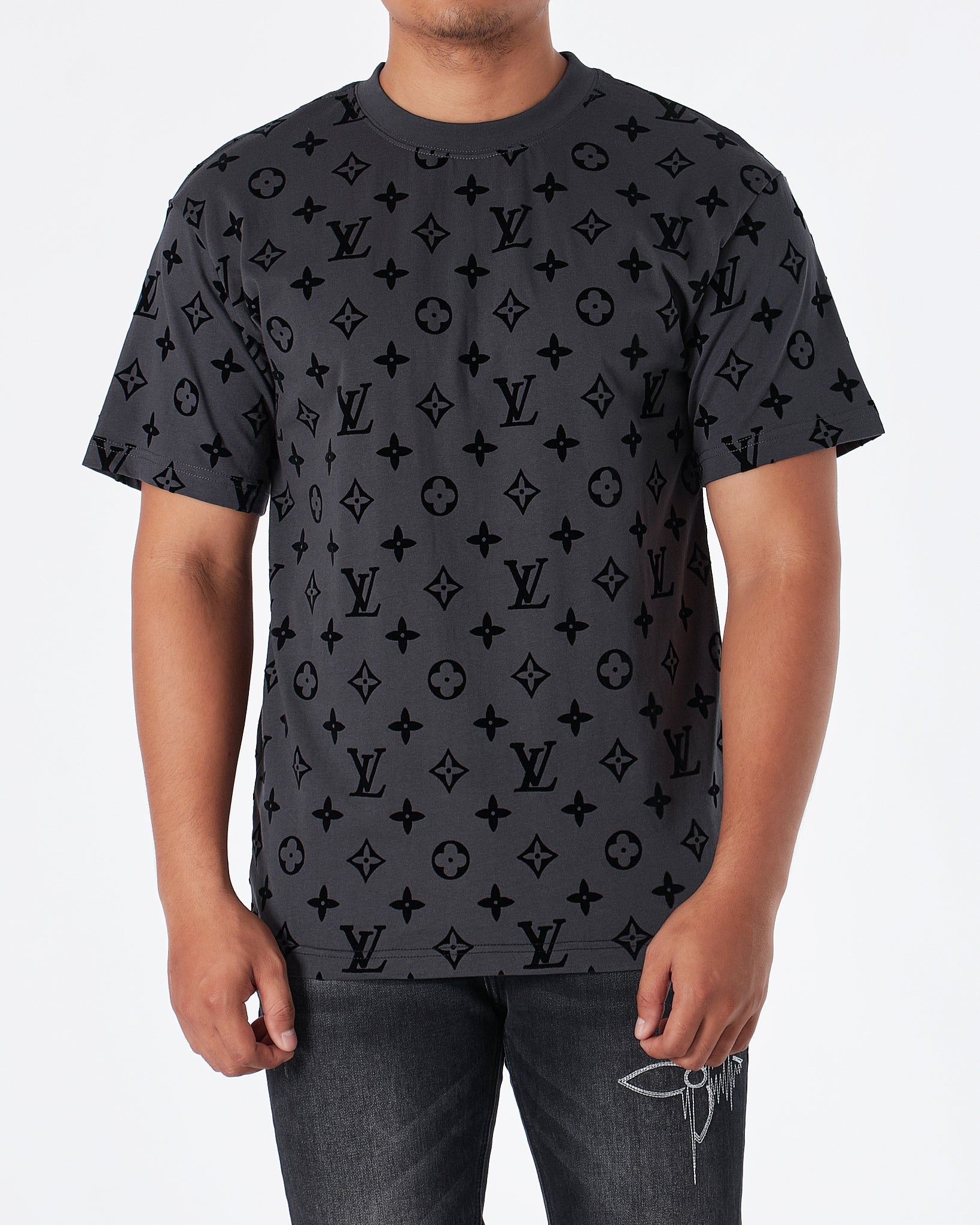 MOI OUTFIT-LV Monogram Velvet Over Printed Men T-Shirt 54.90