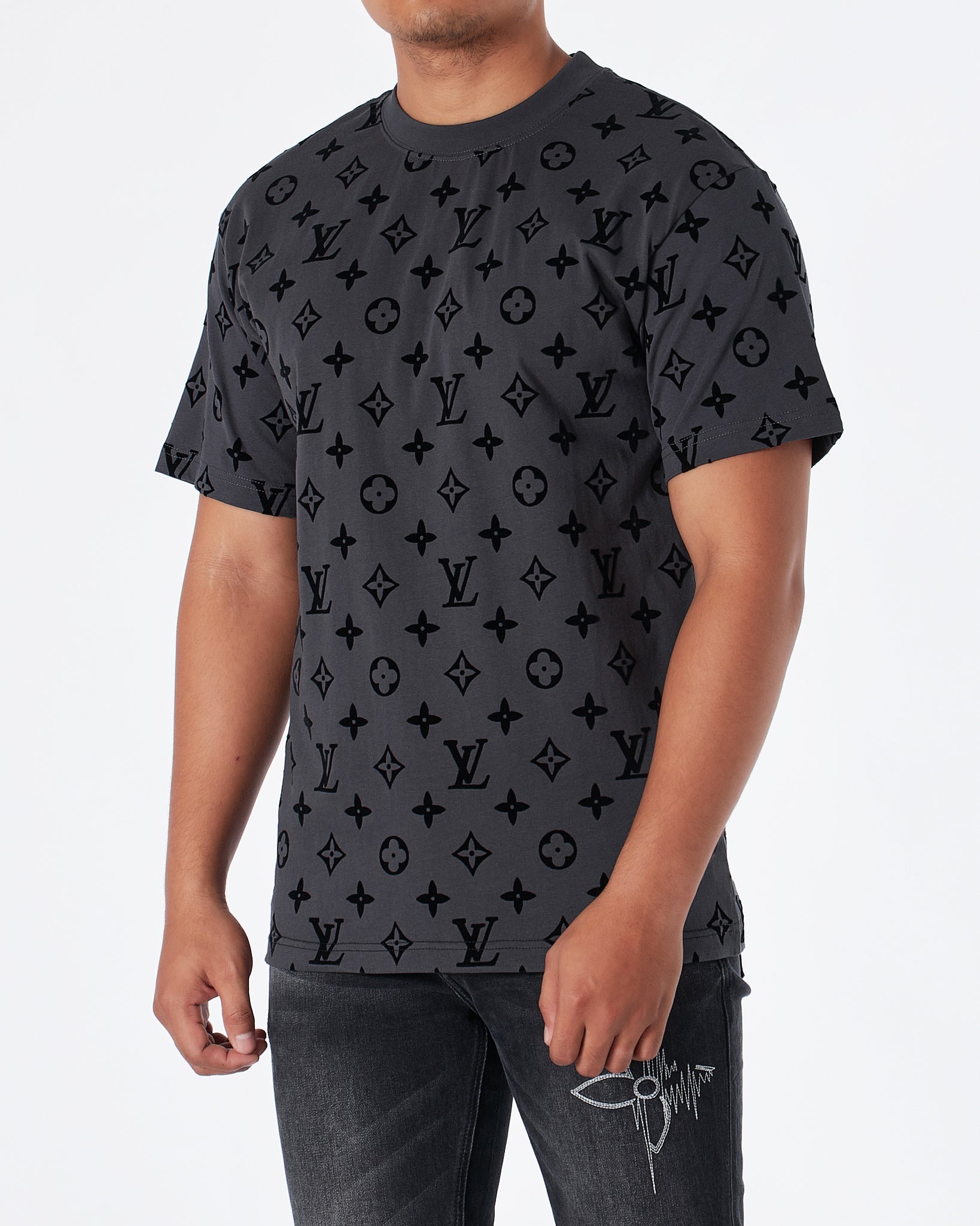 MOI OUTFIT-LV Monogram Velvet Over Printed Men T-Shirt 54.90