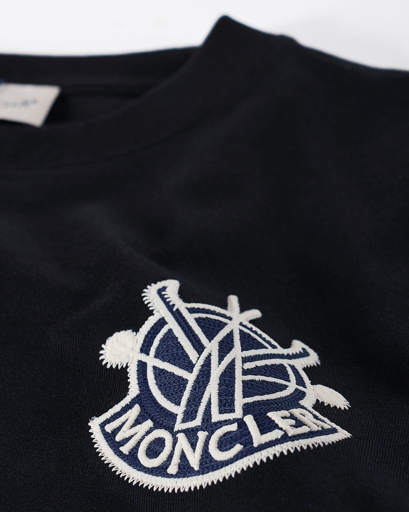 MOI OUTFIT-MC Logo Embroidered Men T-Shirt 60.90