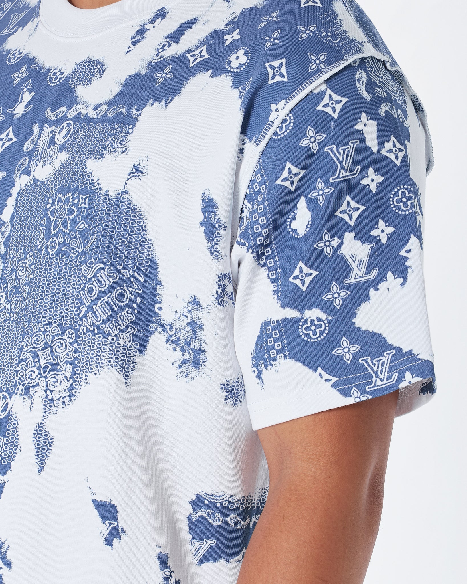MOI OUTFIT-Monogram Bandana Men T-Shirt 65.90