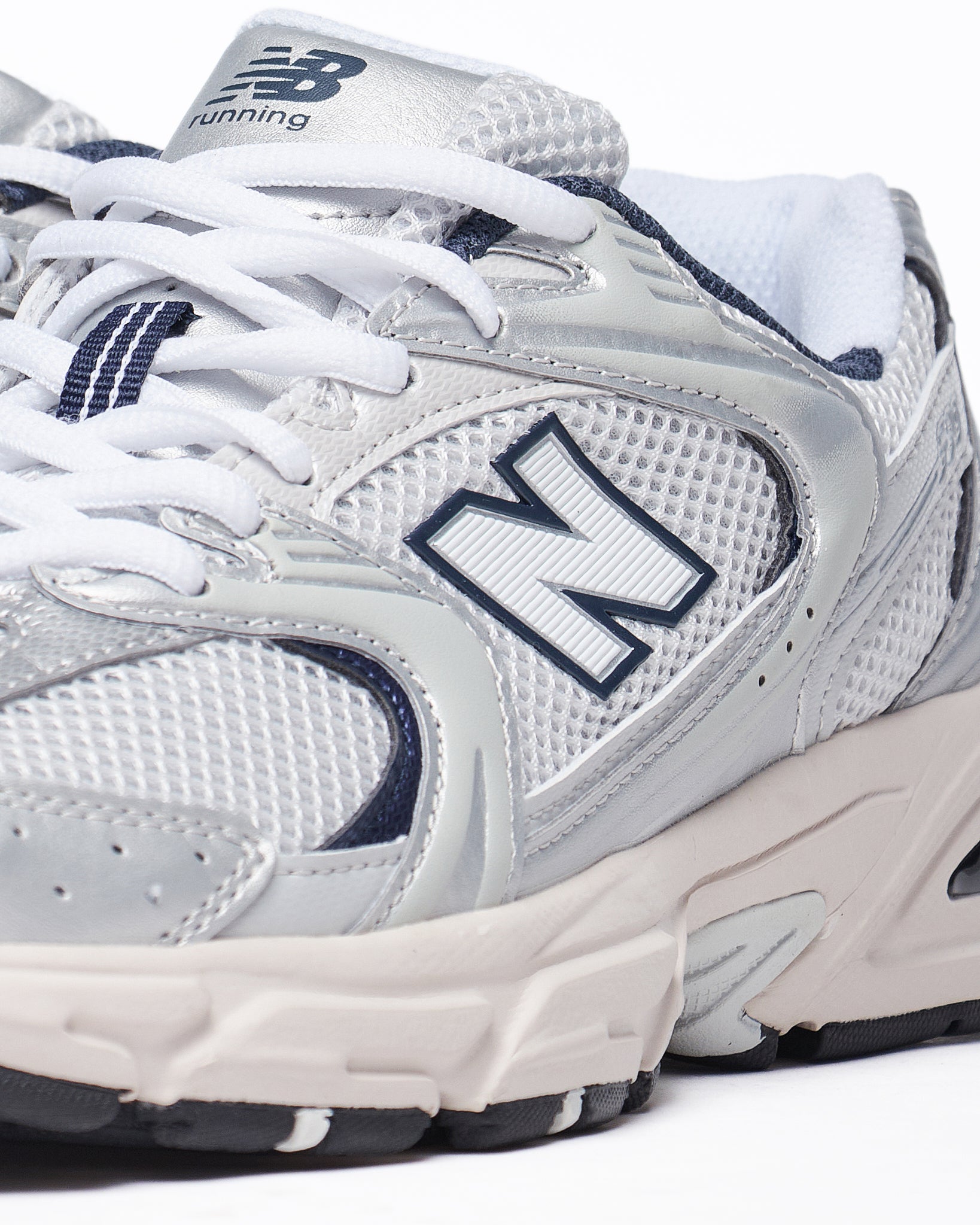 MOI OUTFIT-NB 530 Cream Runners Shoes 69.90