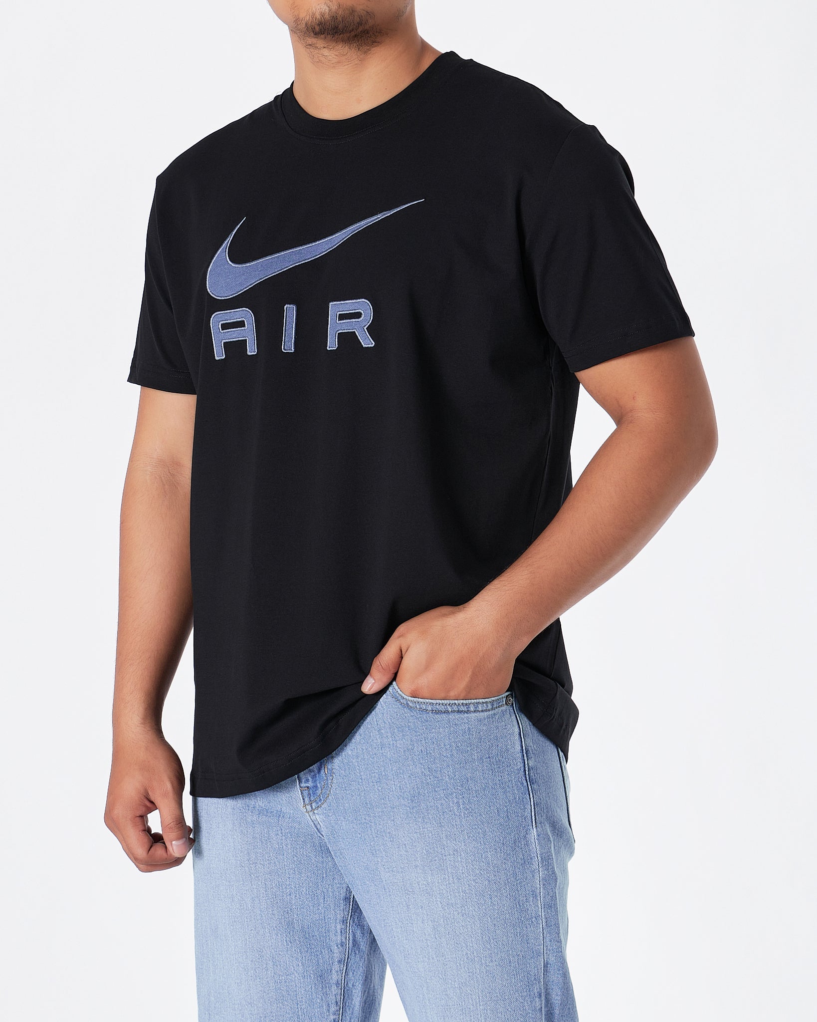 MOI OUTFIT-NIK Air Embroidered Men Black T-Shirt 16.90