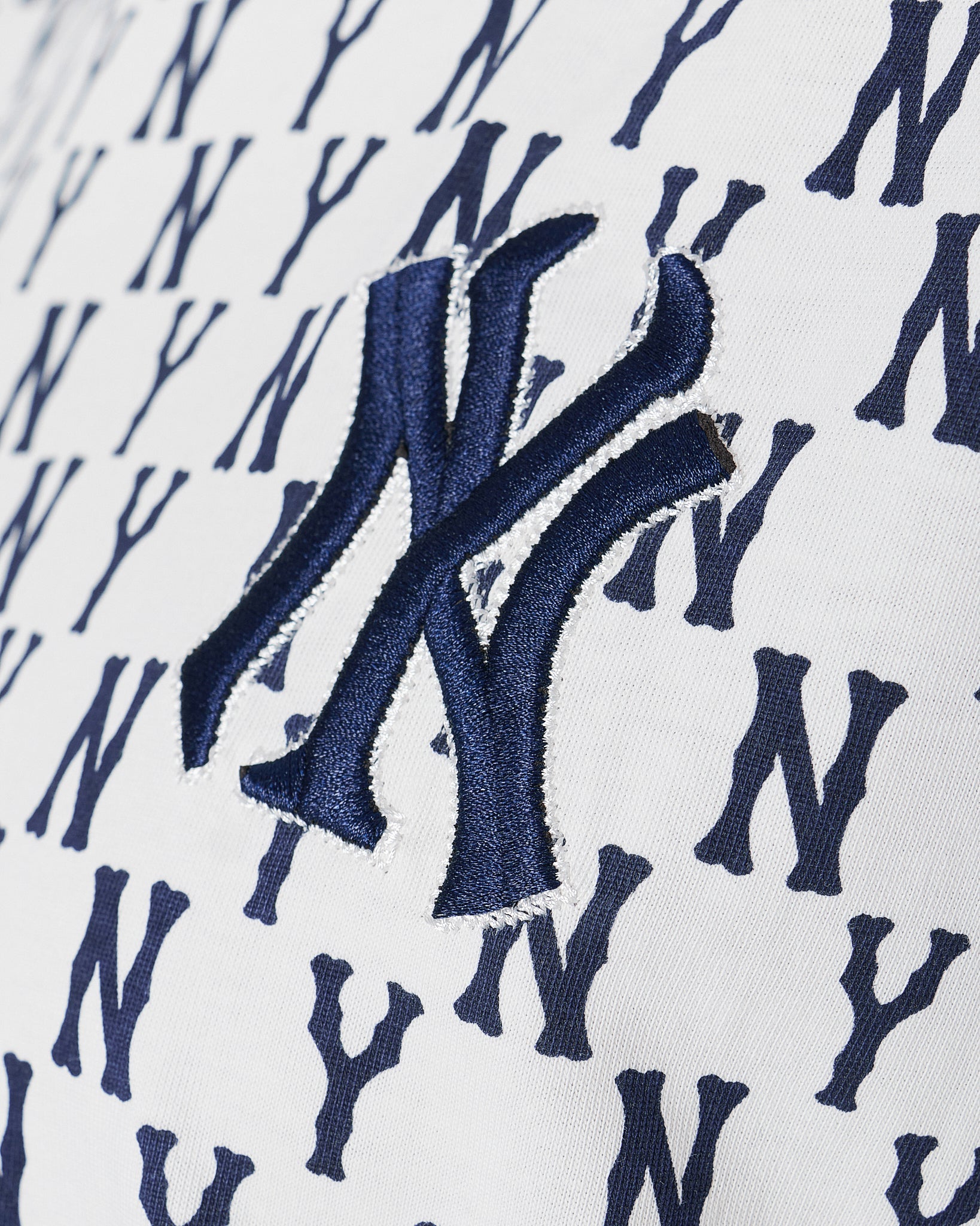 MOI OUTFIT-NY Monogram Unisex White T-Shirt 19.90