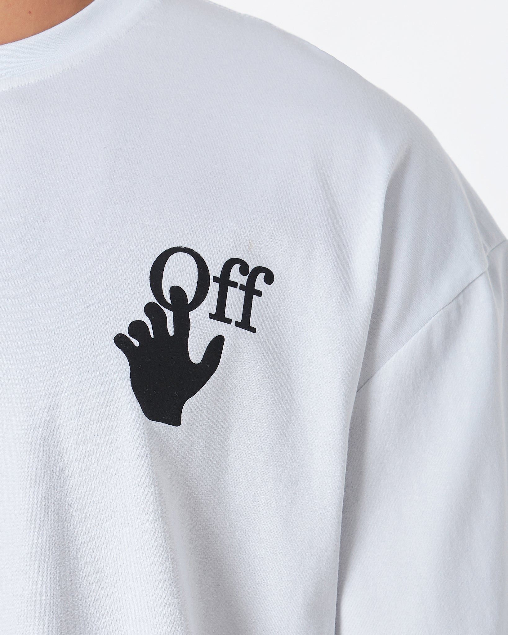 MOI OUTFIT-OW Back Cross Arrow Men White T-Shirt 18.90