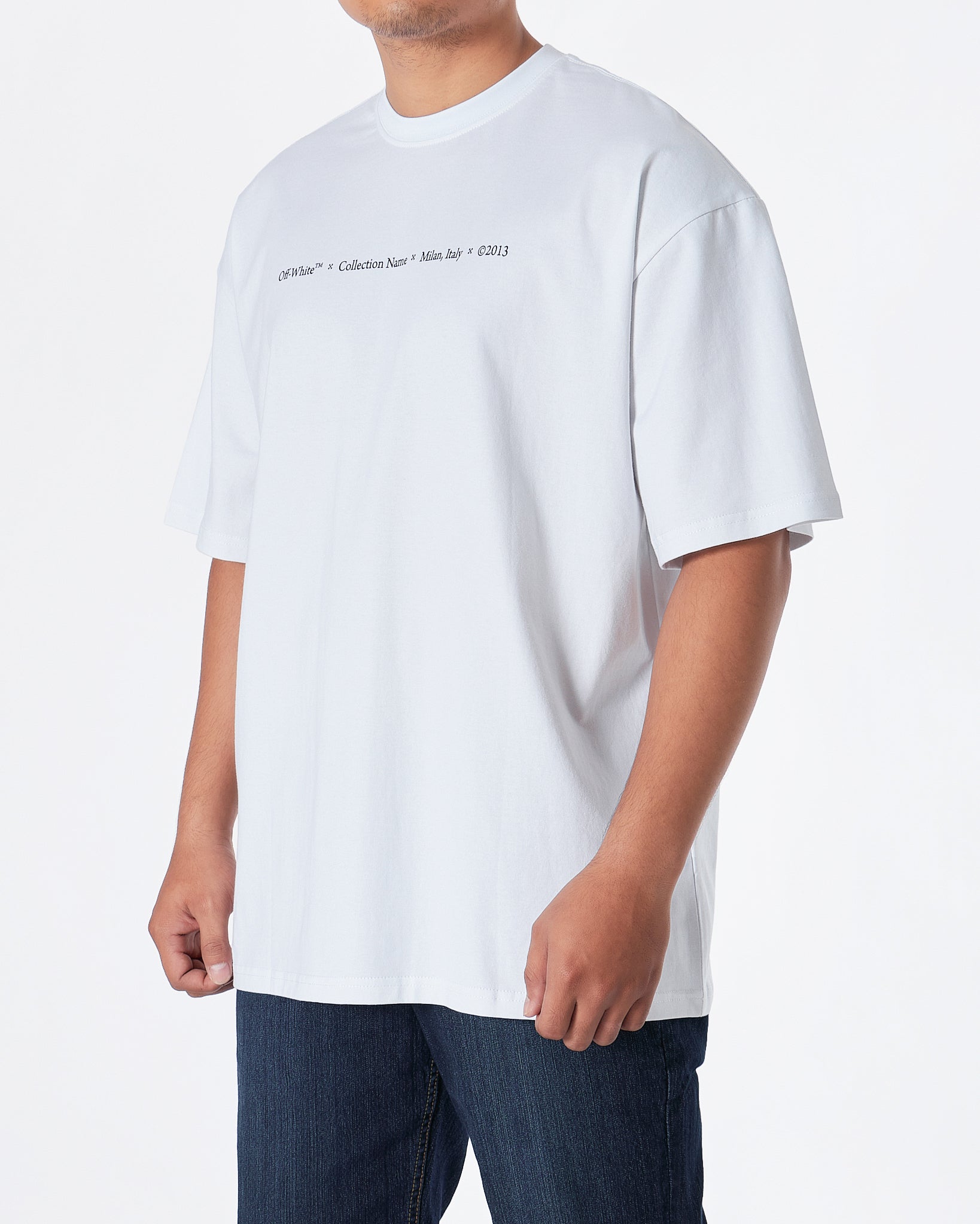 MOI OUTFIT-OW Back Cross Arrow Men White T-Shirt 19.90