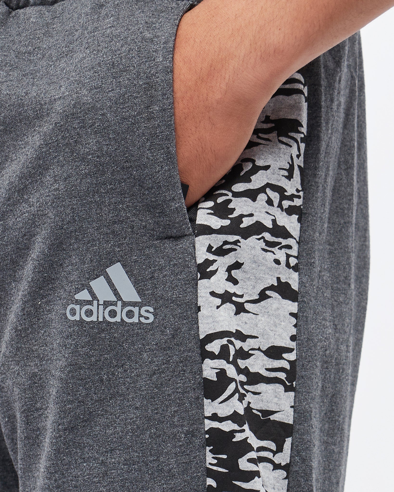 MOI OUTFIT-Side Leopard Stripe Printed Men Jogger 19.90
