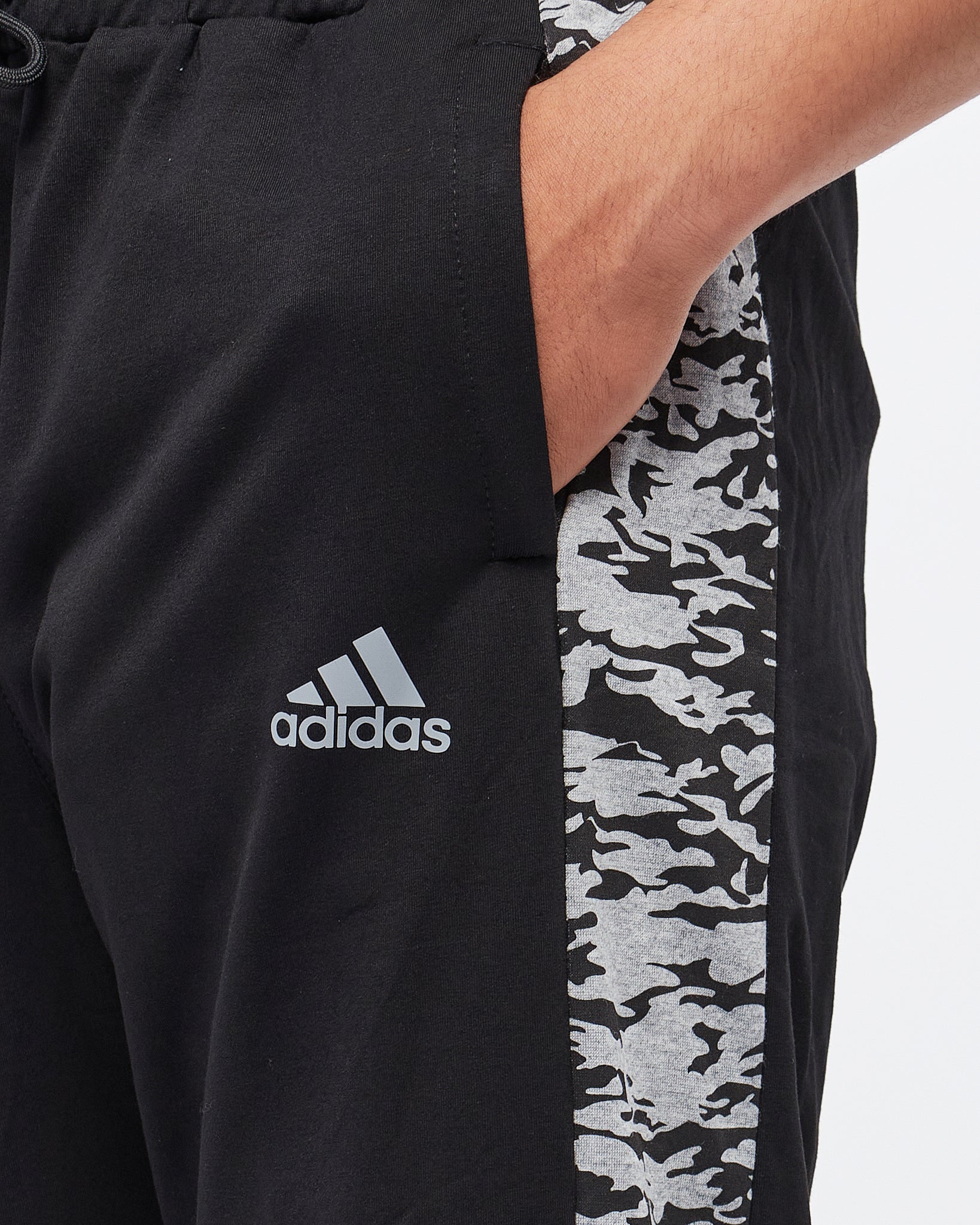 MOI OUTFIT-Side Leopard Stripe Printed Men Jogger 19.90