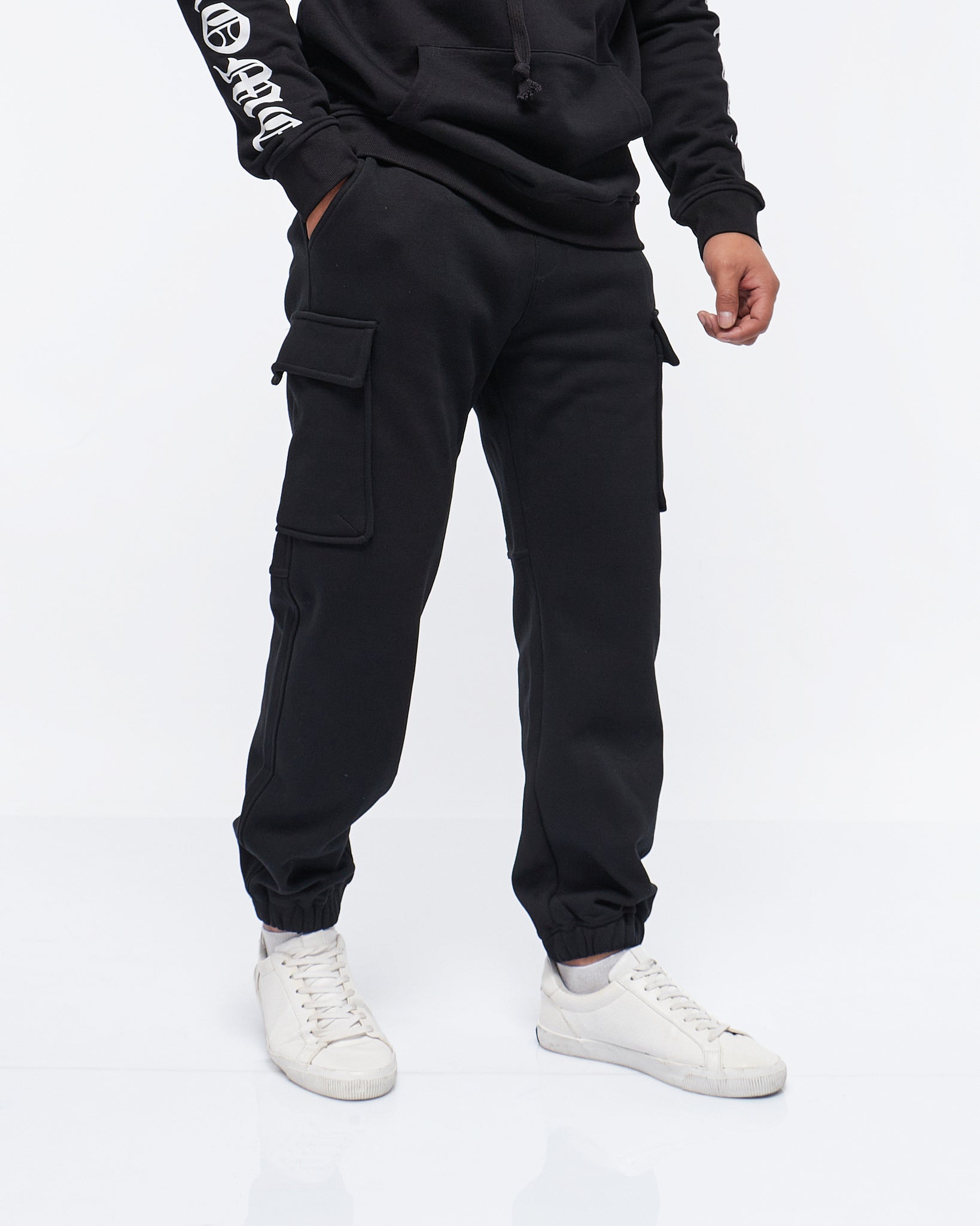 MOI OUTFIT-Side Pocket Logo Embroidered Men Jogger 42.90