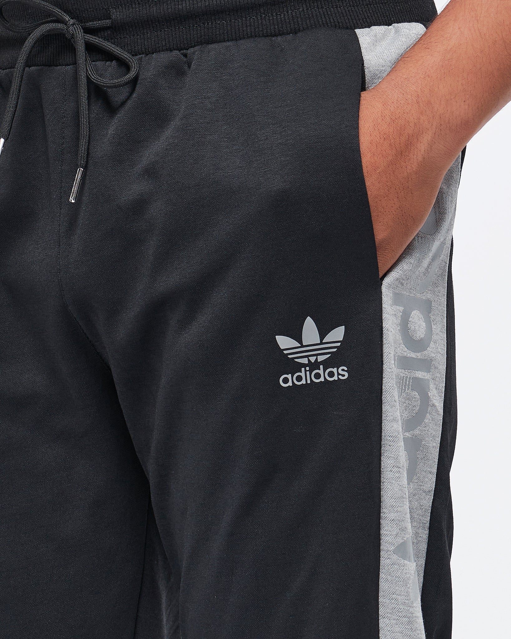 MOI OUTFIT-Side Striped Logo Vertical Men Joggers 18.90