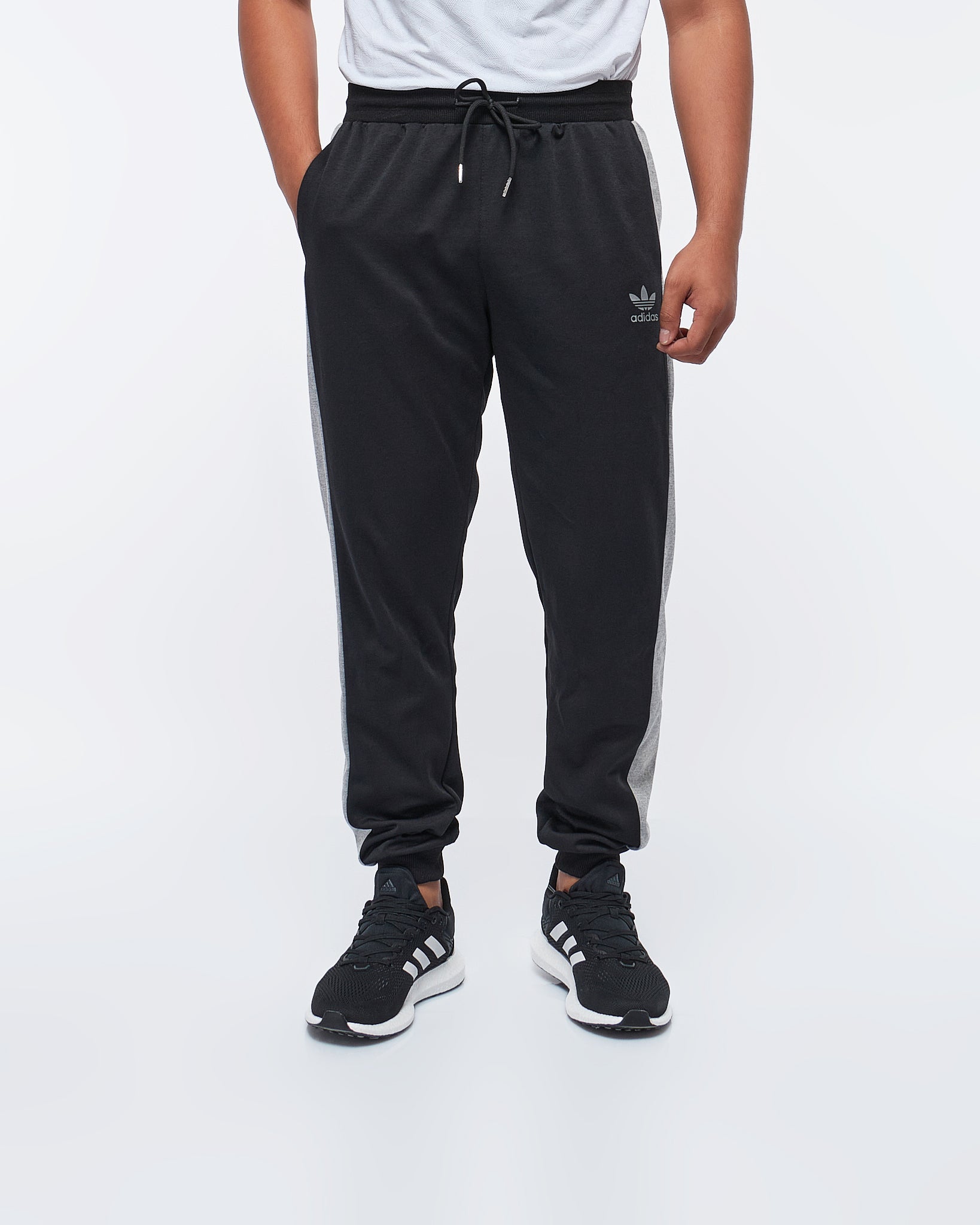 MOI OUTFIT-Side Striped Logo Vertical Men Joggers 18.90