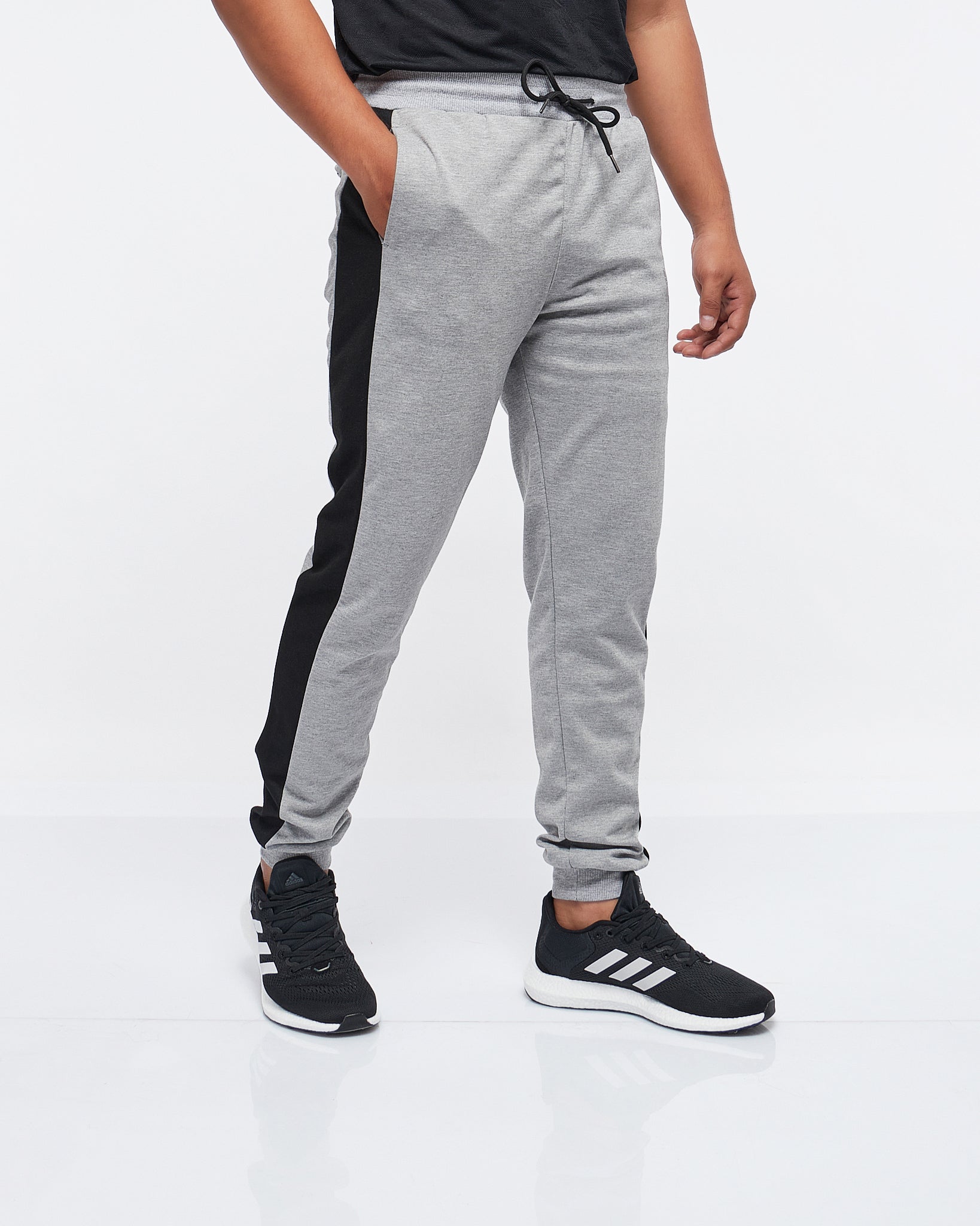 MOI OUTFIT-Side Striped Logo Vertical Men Joggers 18.90