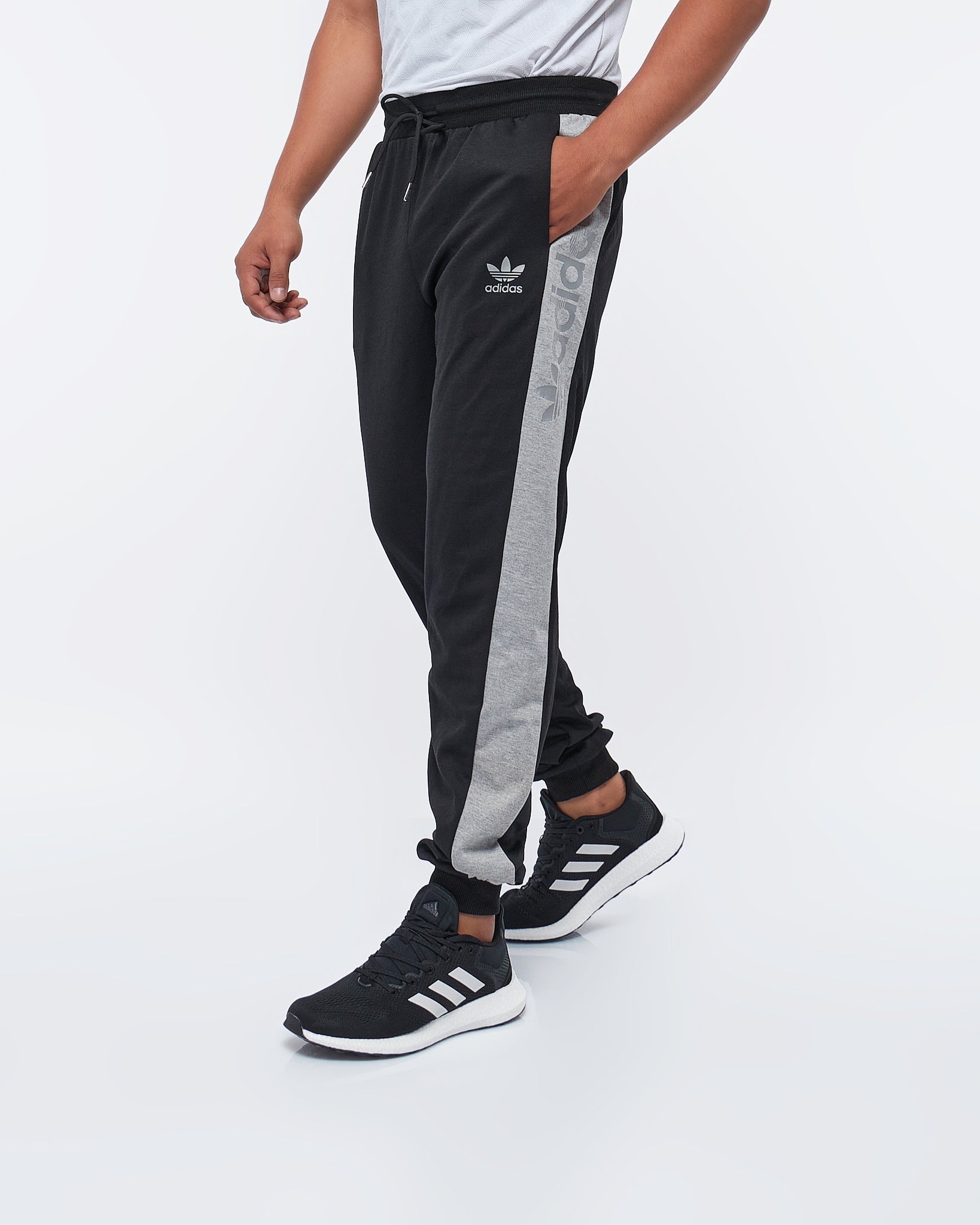 MOI OUTFIT-Side Striped Logo Vertical Men Joggers 18.90