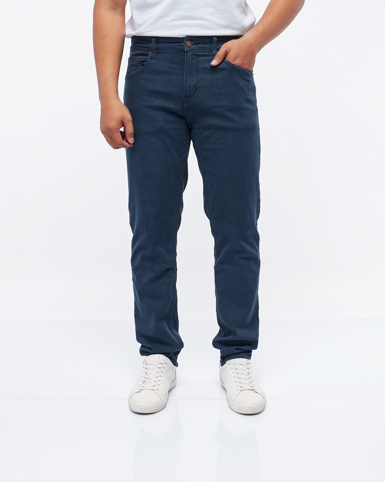 MOI OUTFIT-Soft Stretchy Men Slim Fit Jeans 24.90