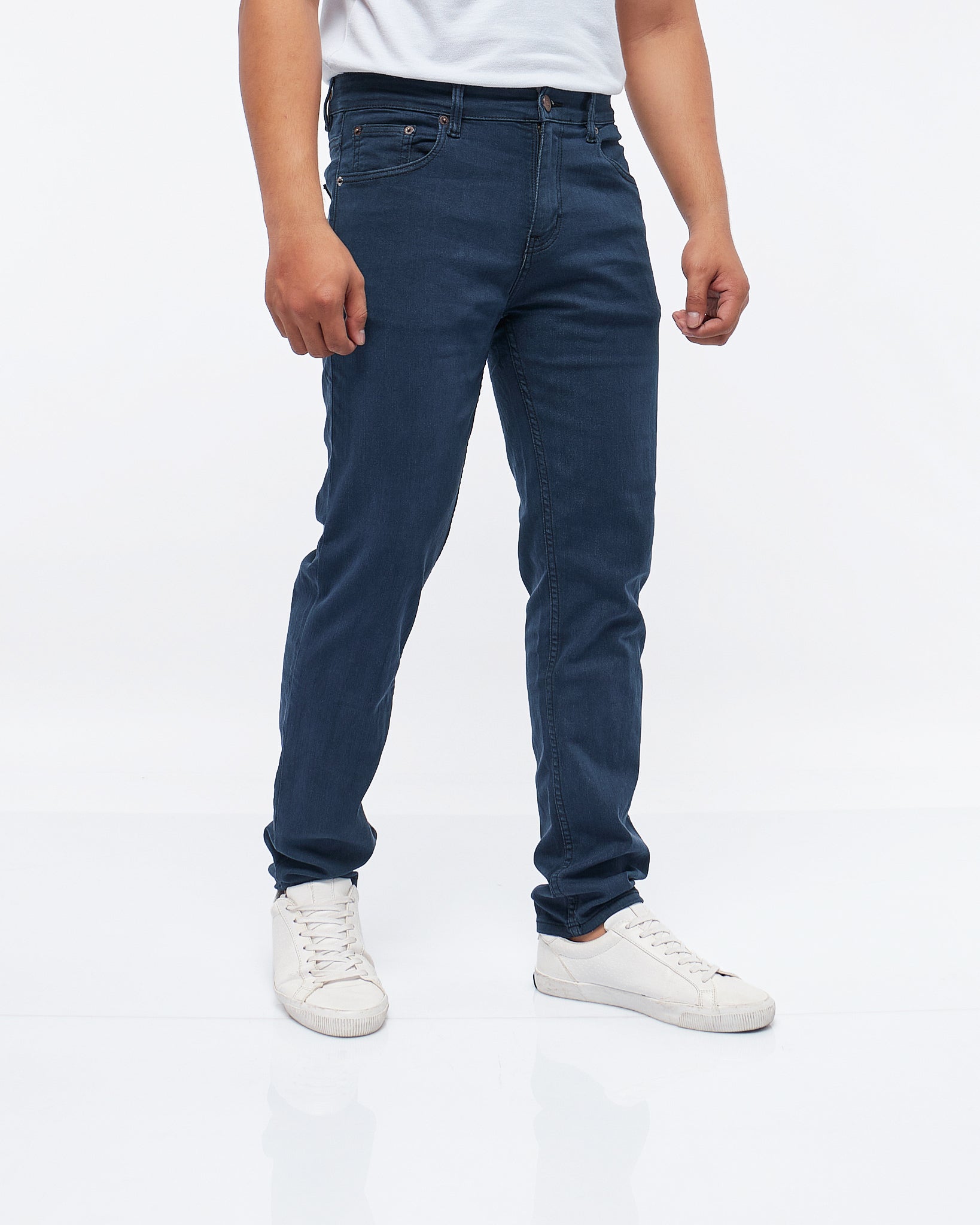 MOI OUTFIT-Soft Stretchy Men Slim Fit Jeans 24.90