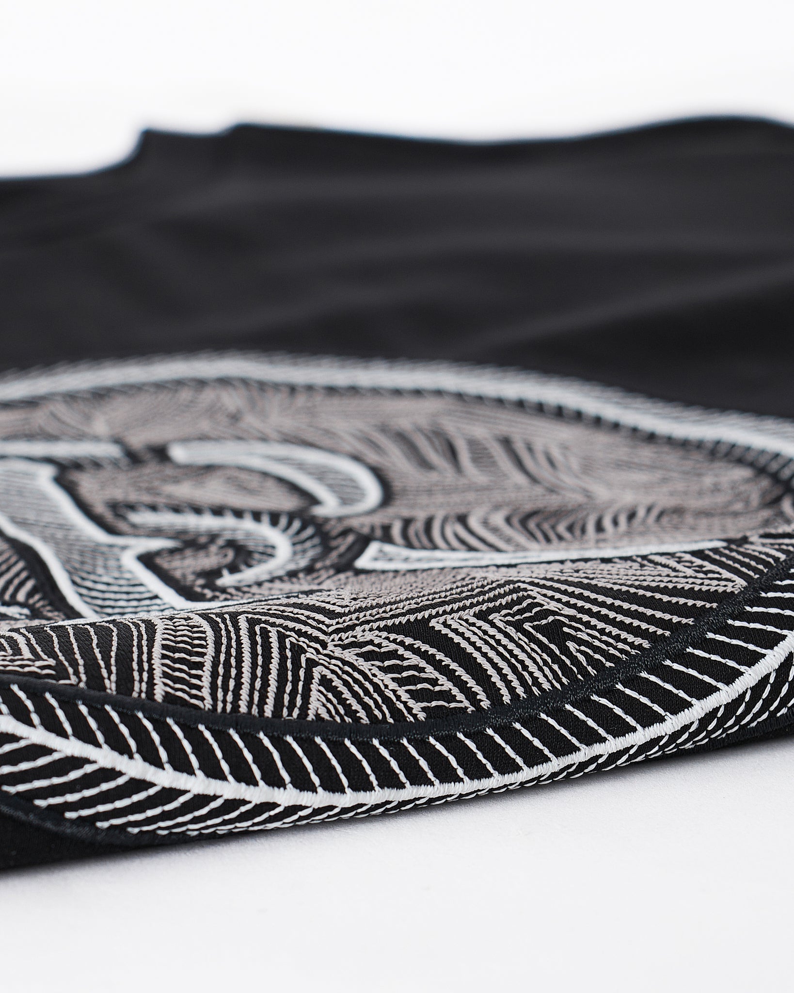 MOI OUTFIT-SR Logo Embroidered Men T-Shirt 64.90