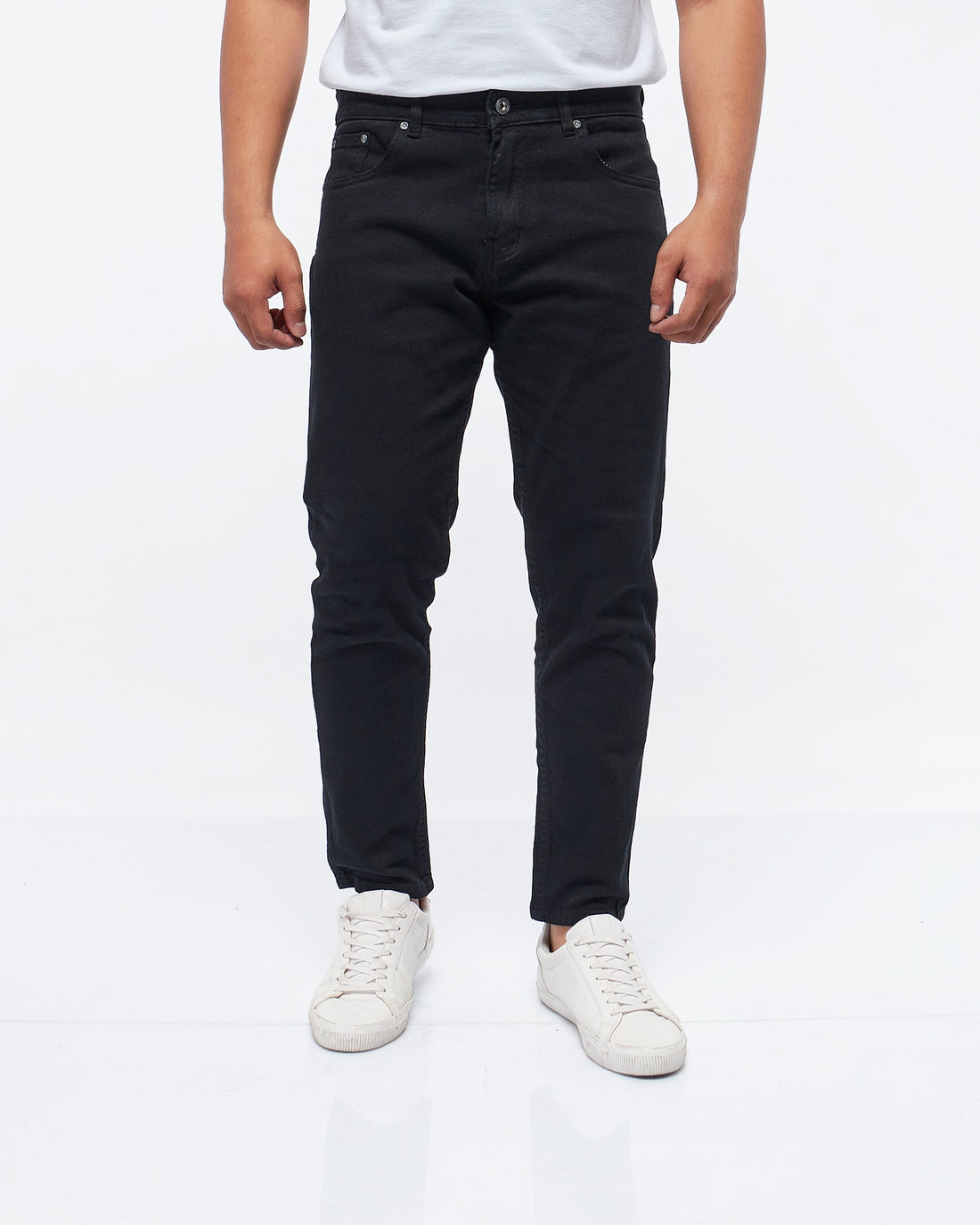 MOI OUTFIT-TB Logo Embroidered Back Pocket Men Jeans 25.90