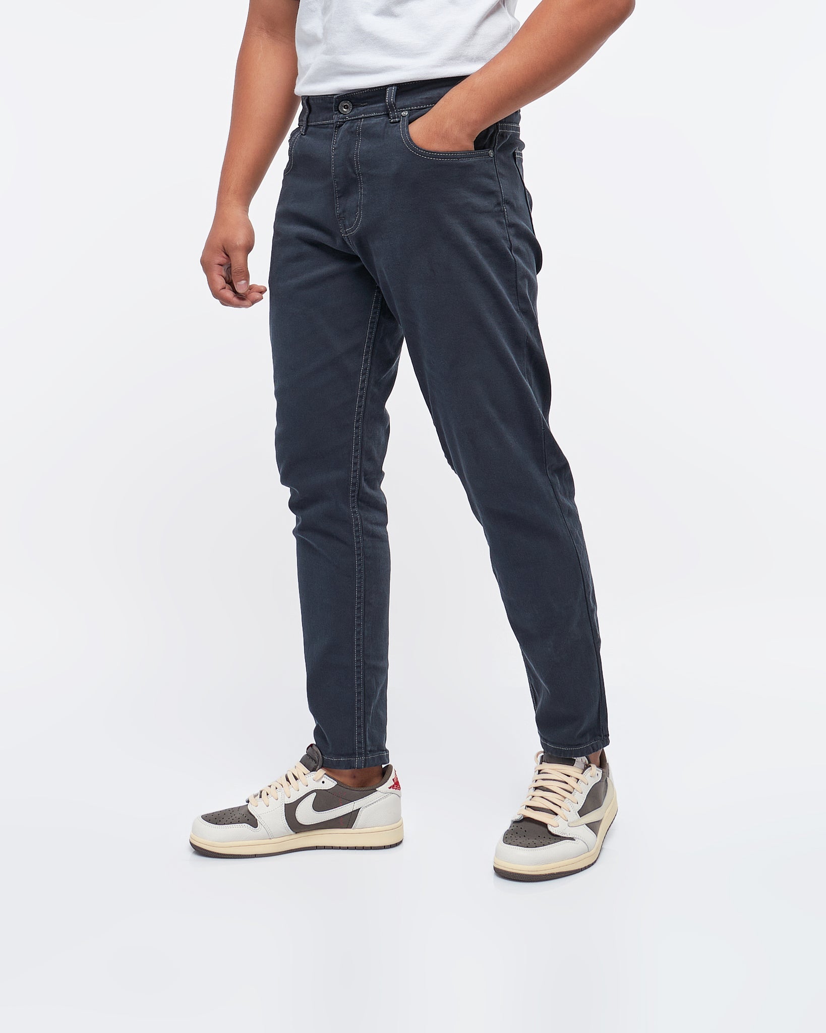 MOI OUTFIT-TB Logo Embroidered Back Pocket Men Jeans 25.90