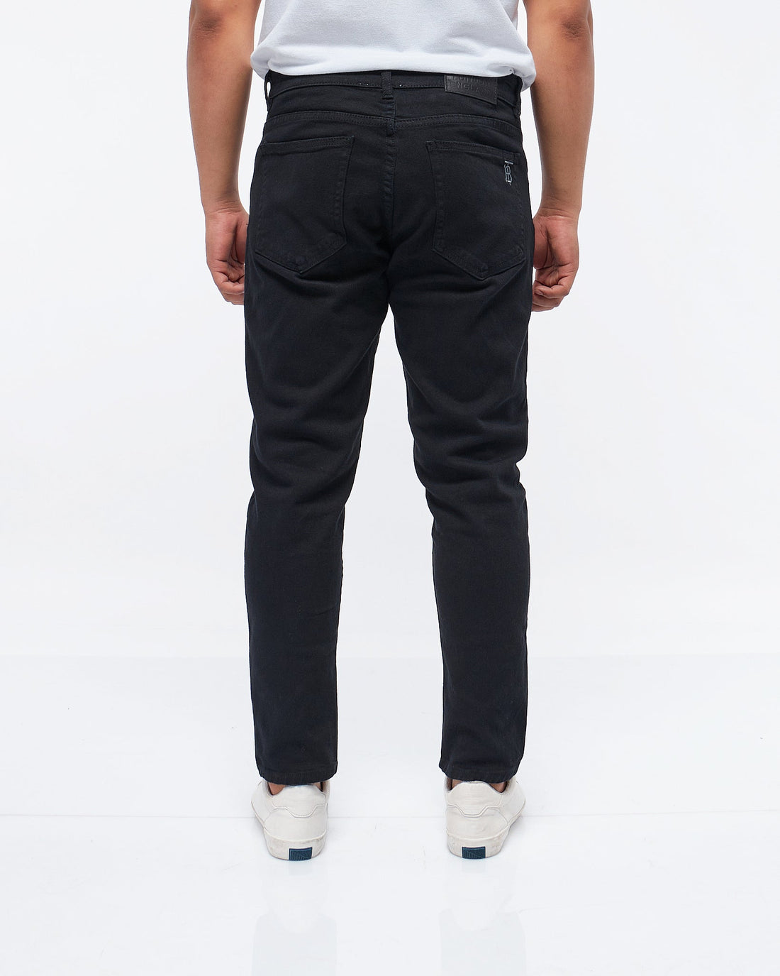 MOI OUTFIT-TB Logo Embroidered Back Pocket Men Jeans 25.90