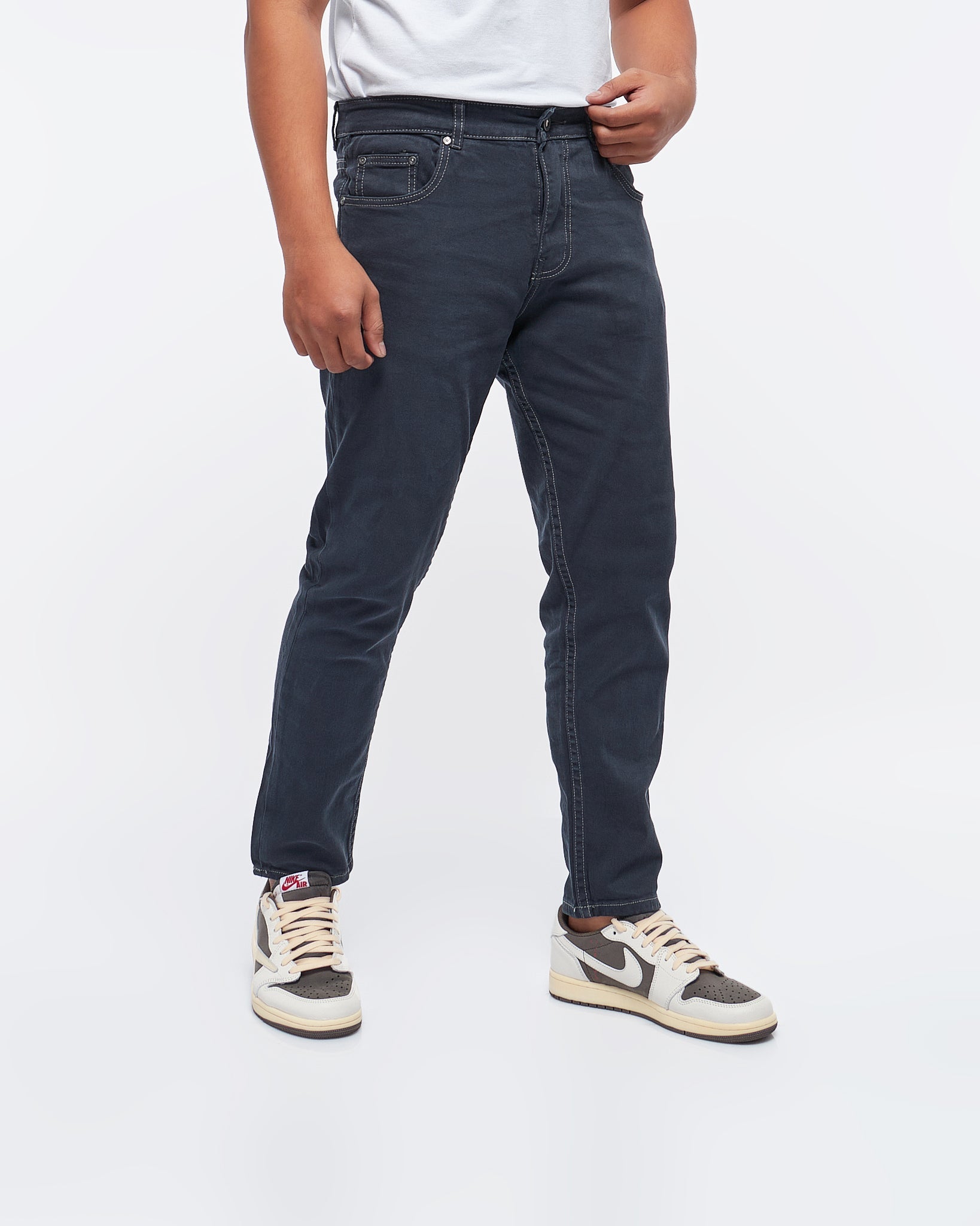 MOI OUTFIT-TB Logo Embroidered Back Pocket Men Jeans 25.90