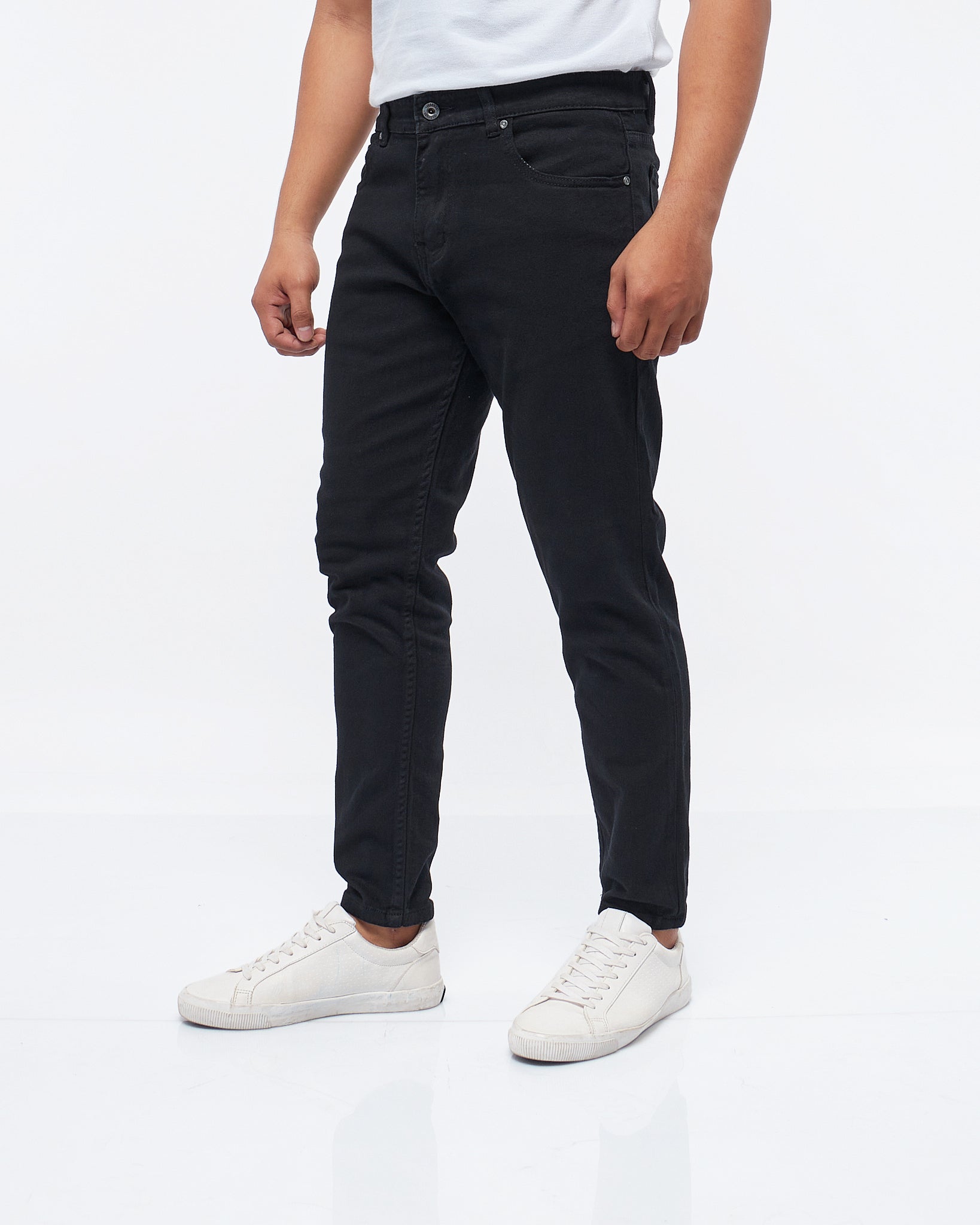 MOI OUTFIT-TB Logo Embroidered Back Pocket Men Jeans 25.90
