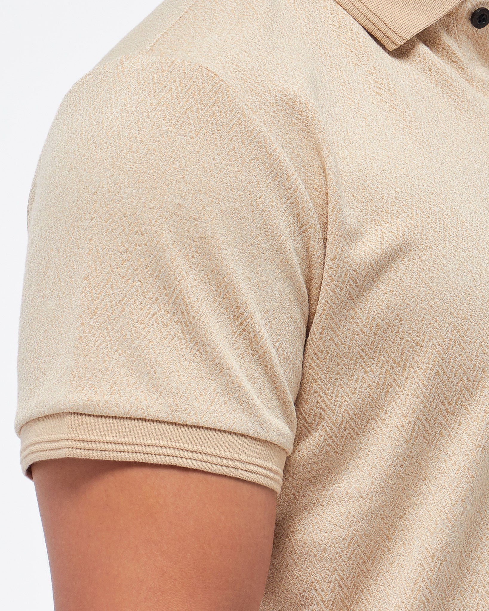 MOI OUTFIT-Texture Pattern Logo Embroidered Men Polo Shirt 18.90